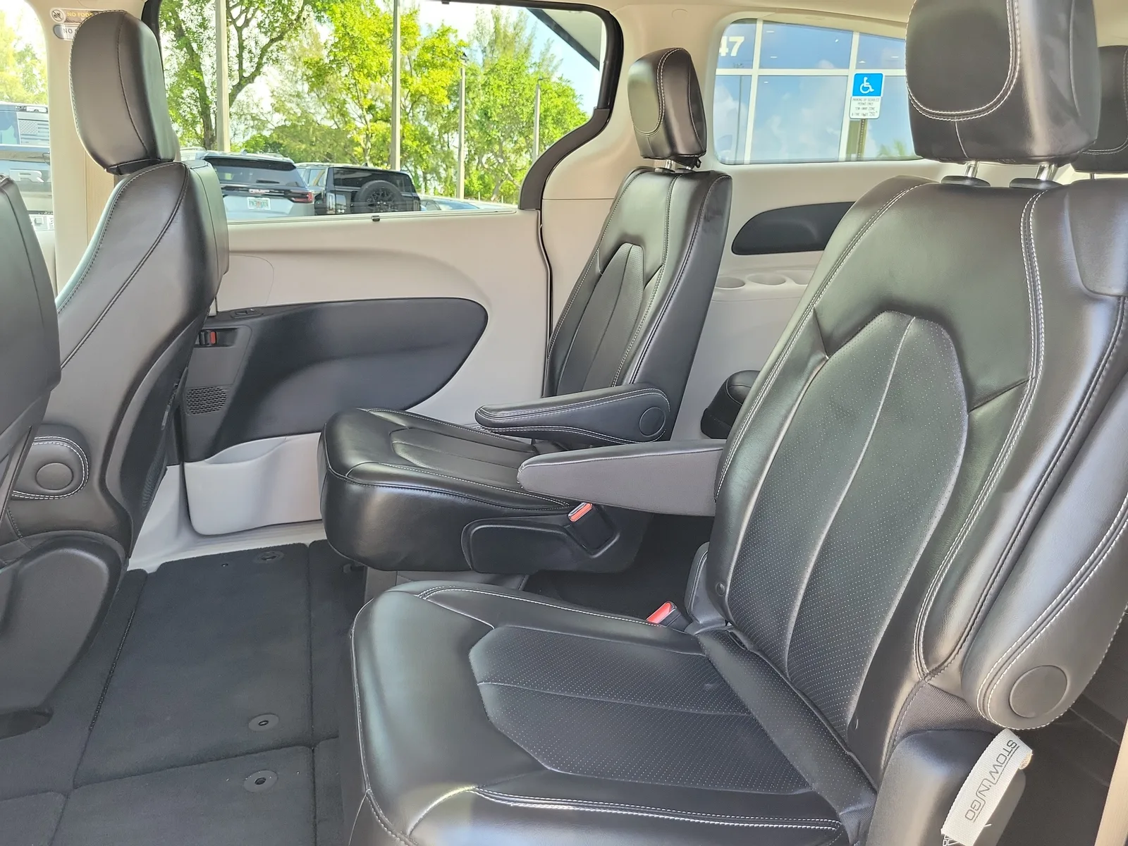 2024 Chrysler Pacifica Touring L photo 13