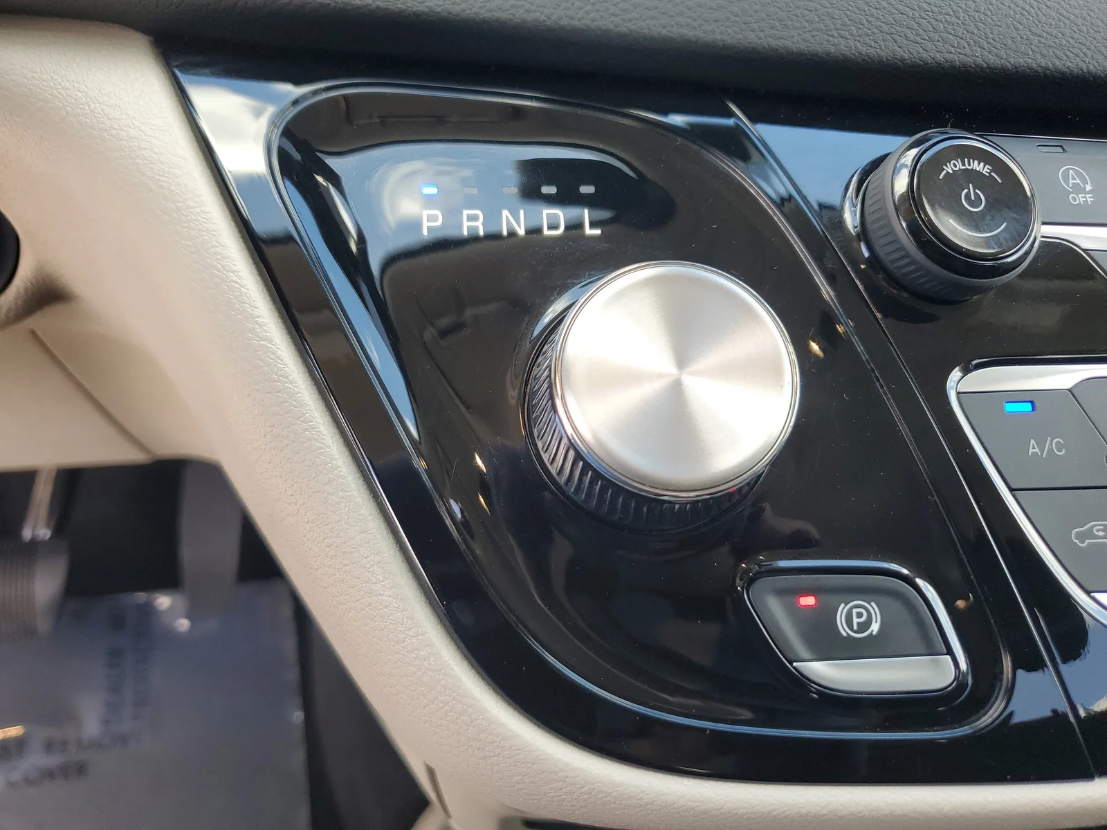 2023 Chrysler Voyager LX photo 23