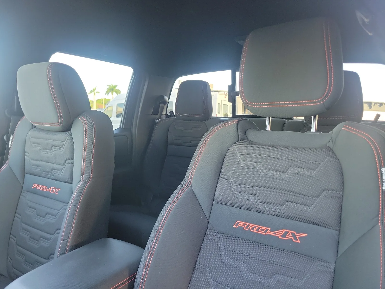 2024 Nissan Frontier PRO-4X 4WD photo 12
