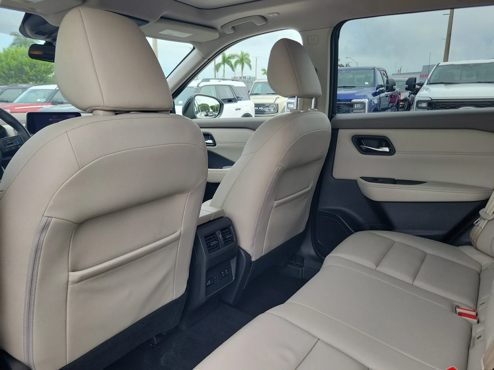 2022 Nissan Rogue SL photo 16