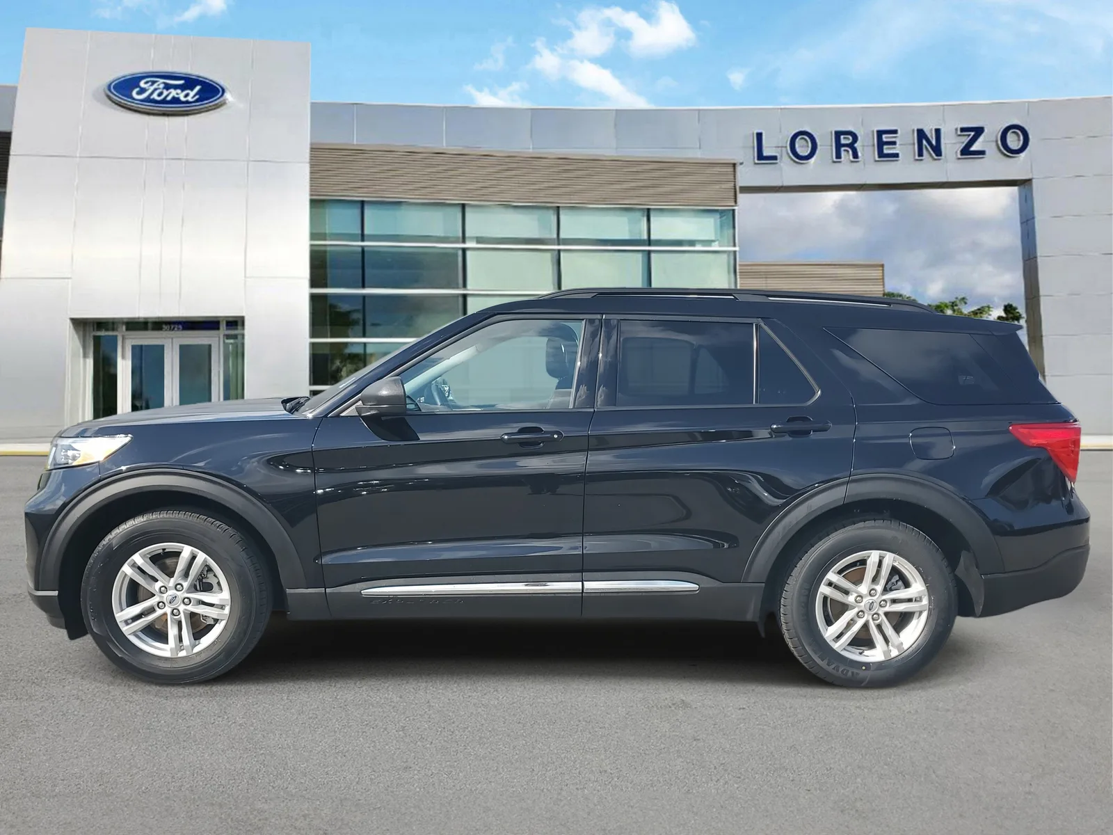 2023 Ford Explorer XLT photo 5