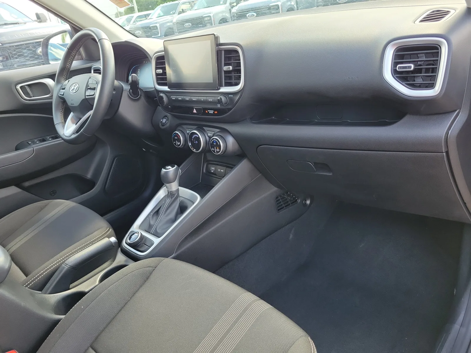 2025 Hyundai Venue SEL photo 19