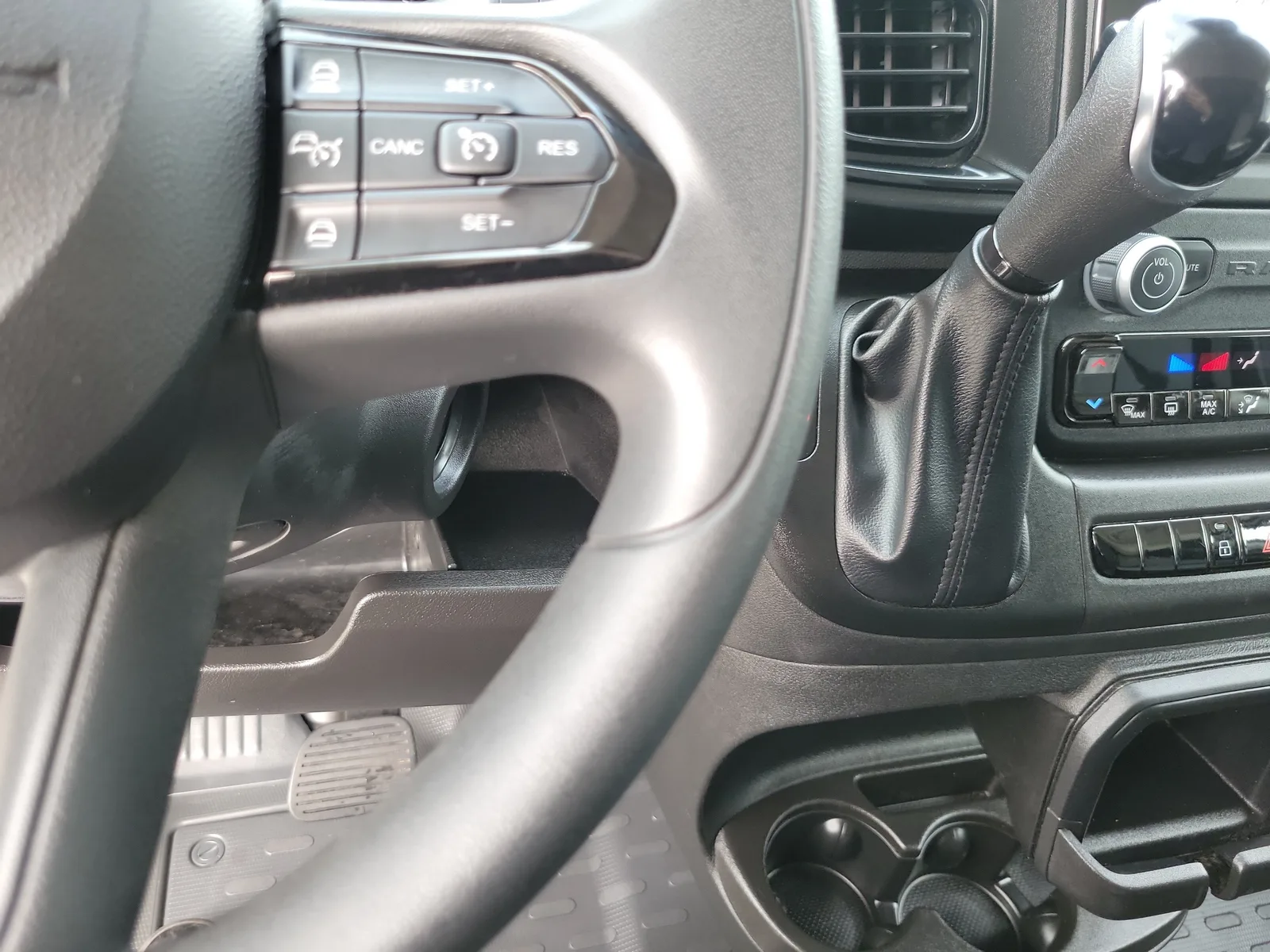 2026 RAM ProMaster Cargo Van Tradesman photo 19