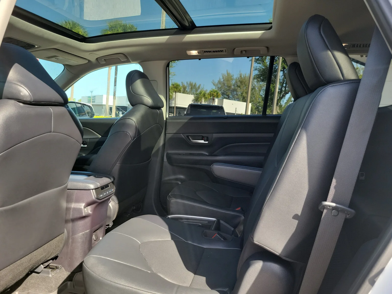 2025 Toyota Grand Highlander Hybrid XLE photo 14