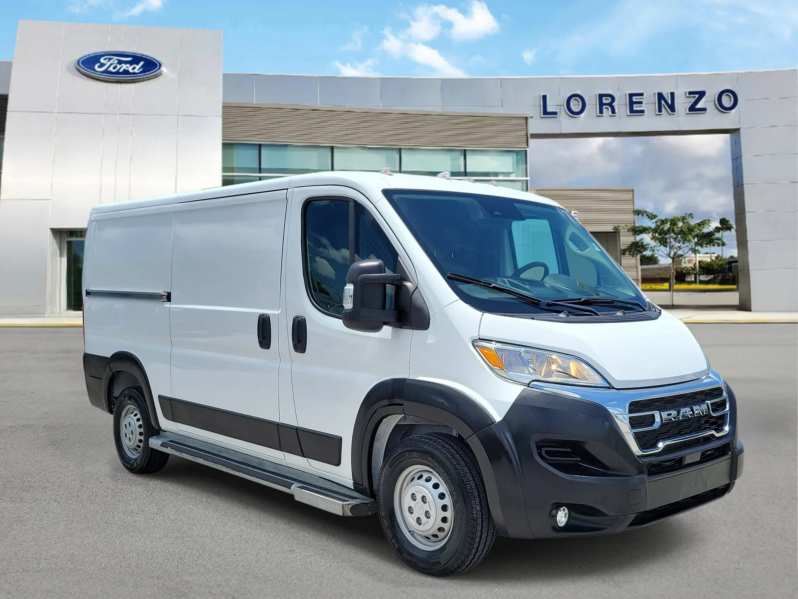 2025 RAM ProMaster Cargo Van Tradesman photo 3