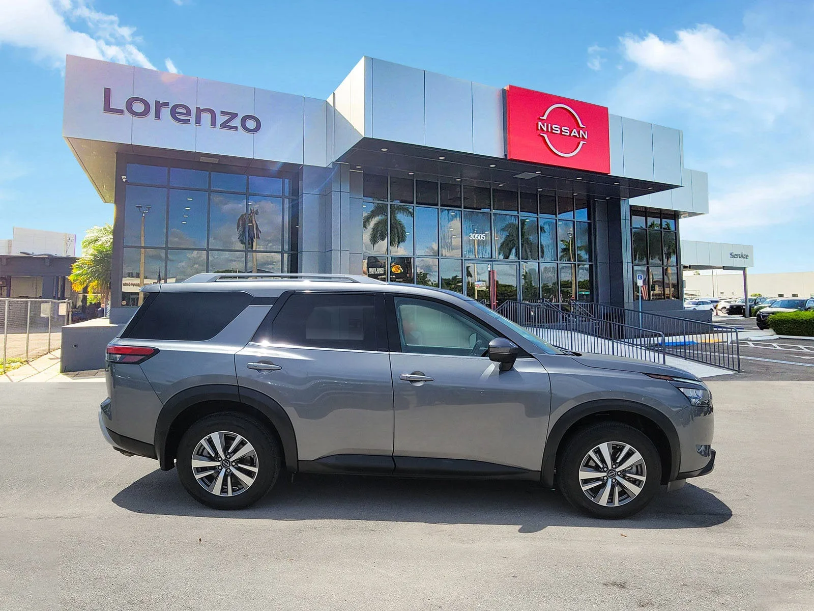 2025 Nissan Pathfinder SL photo 4