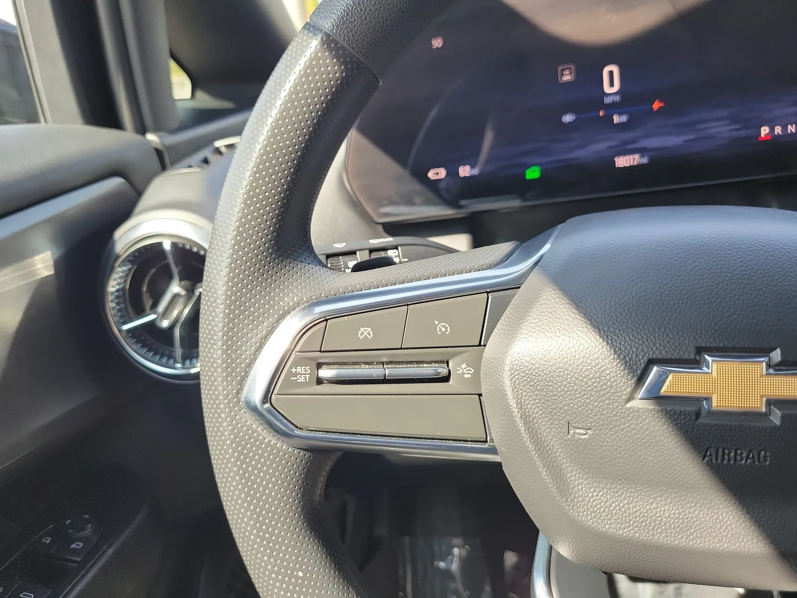 2025 Chevrolet Equinox EV LT photo 19