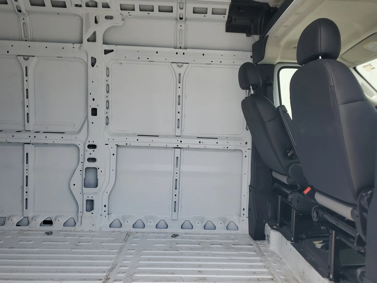 2026 RAM ProMaster Cargo Van Tradesman photo 10