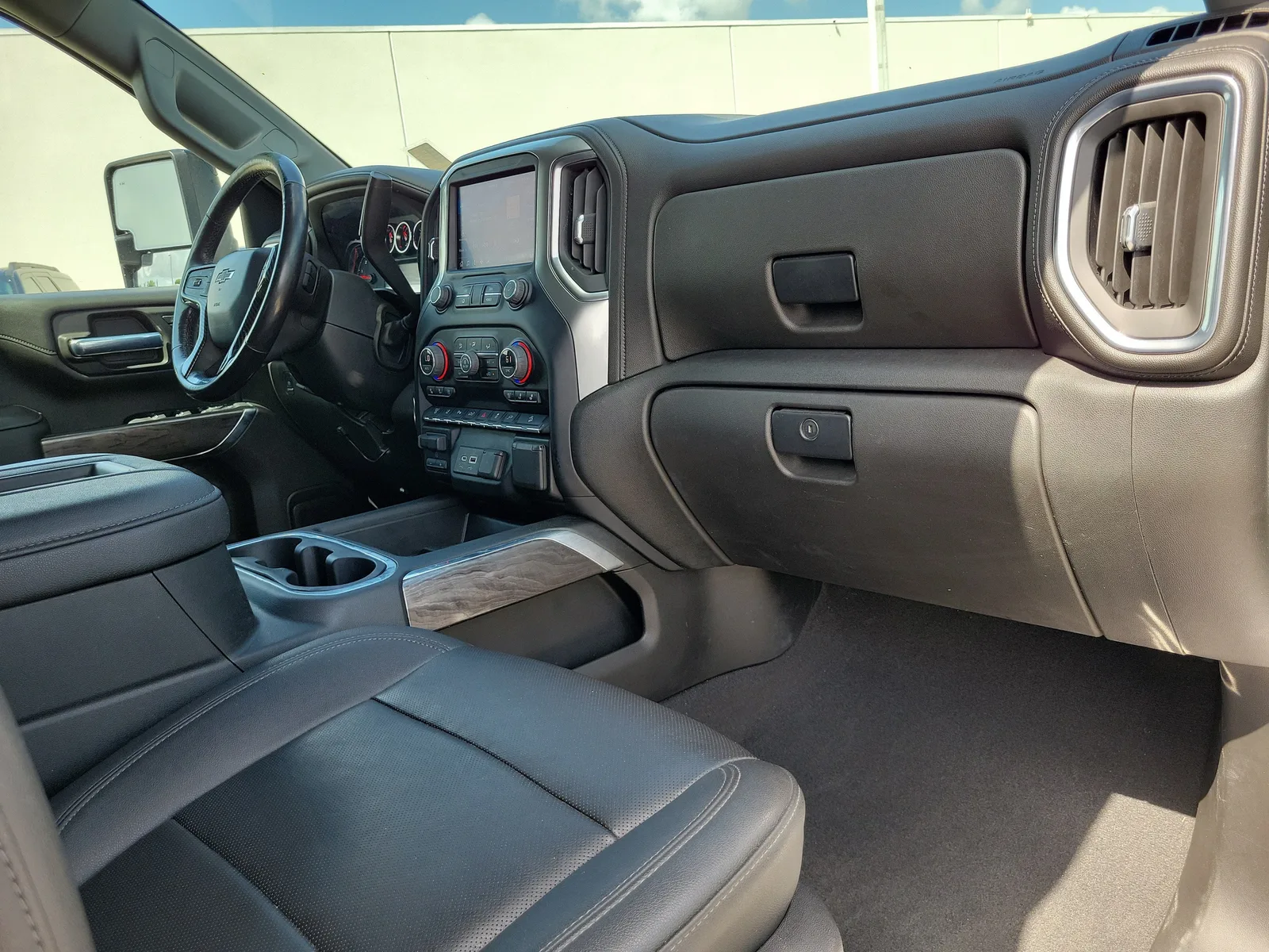 2022 Chevrolet Silverado 2500HD LTZ 4WD Diesel photo 15