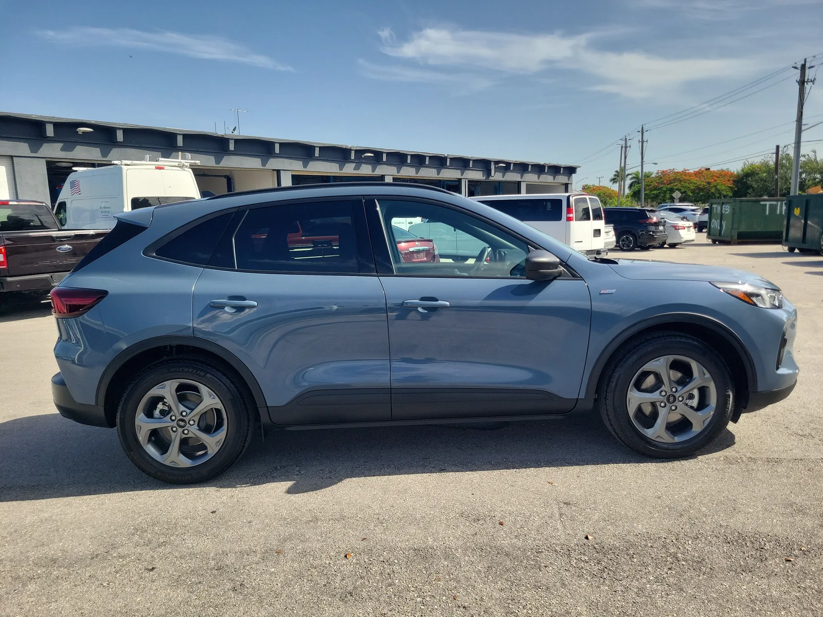 2025 Ford Escape ST-Line photo 4