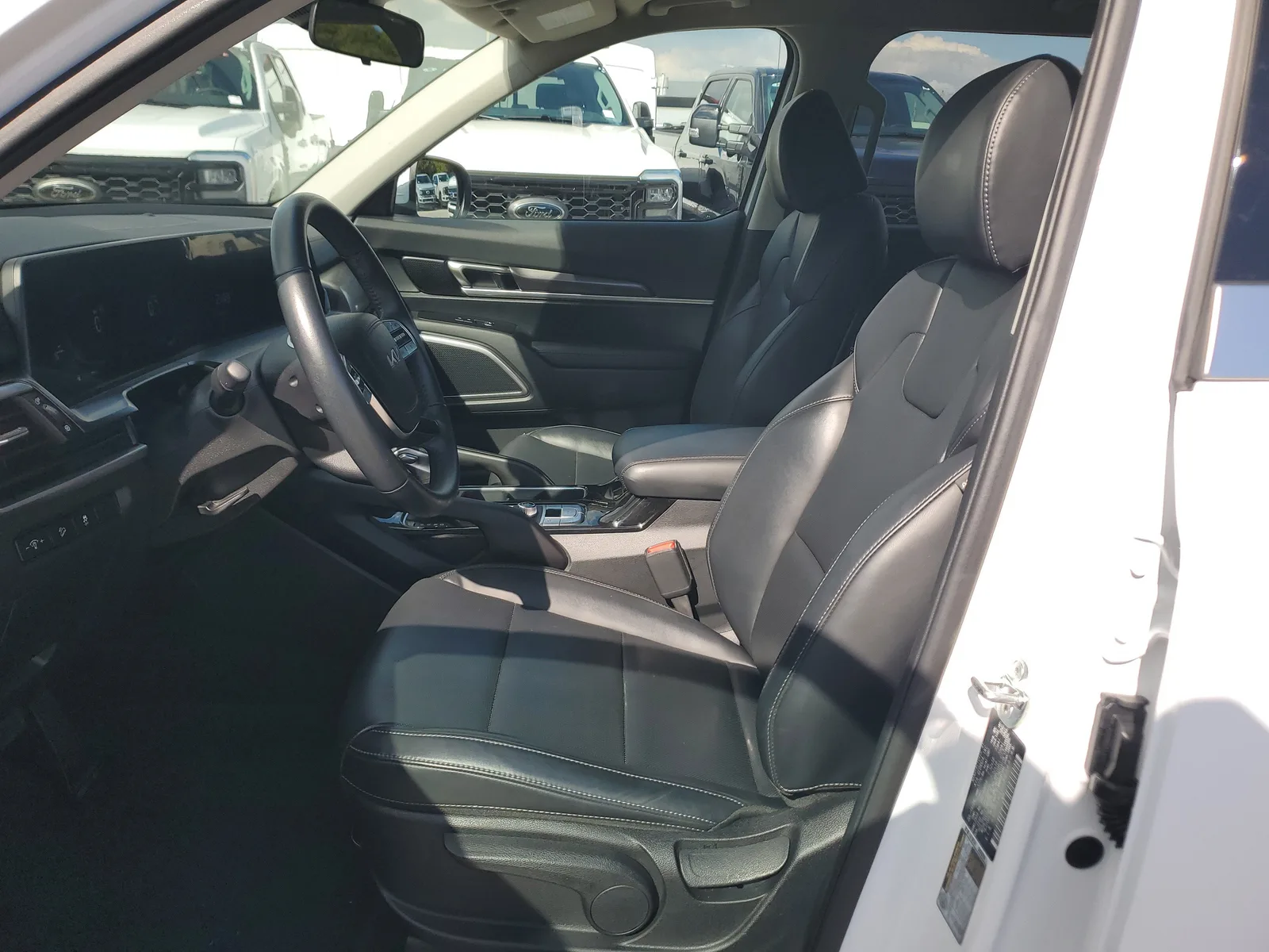 2024 Kia Telluride LX photo 11