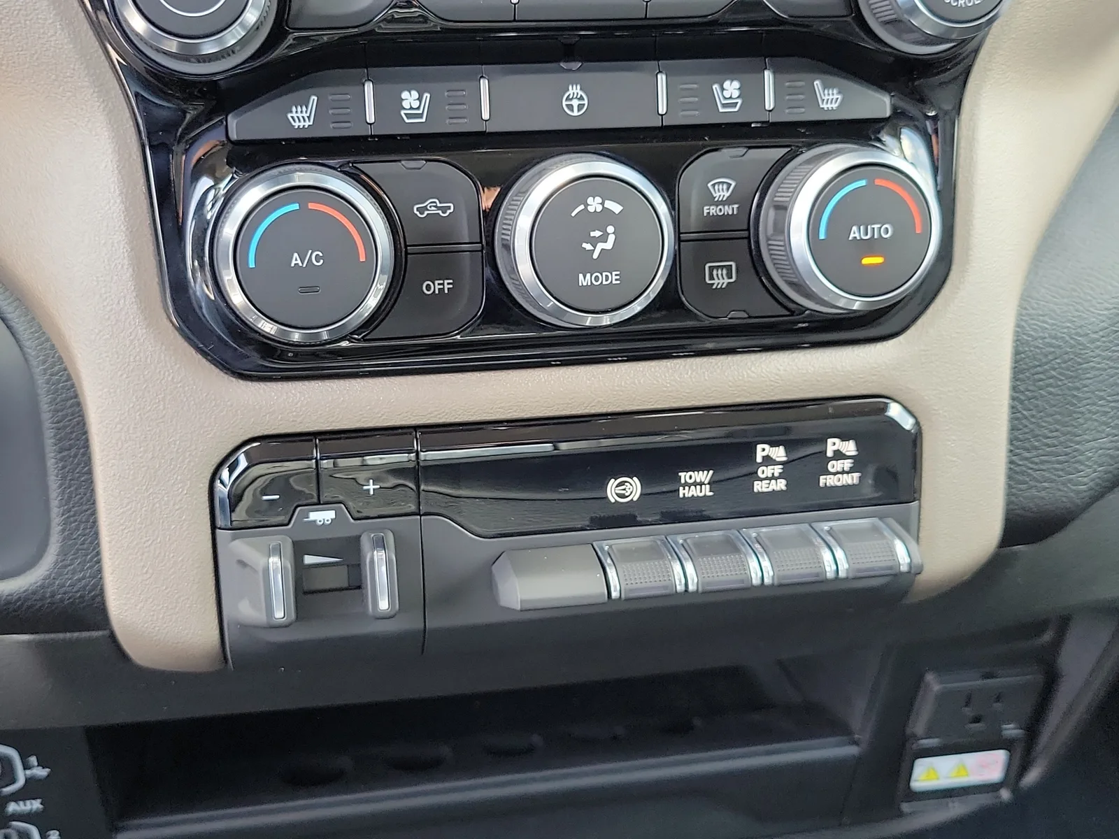 2024 RAM 2500 Laramie 4WD Diesel photo 24