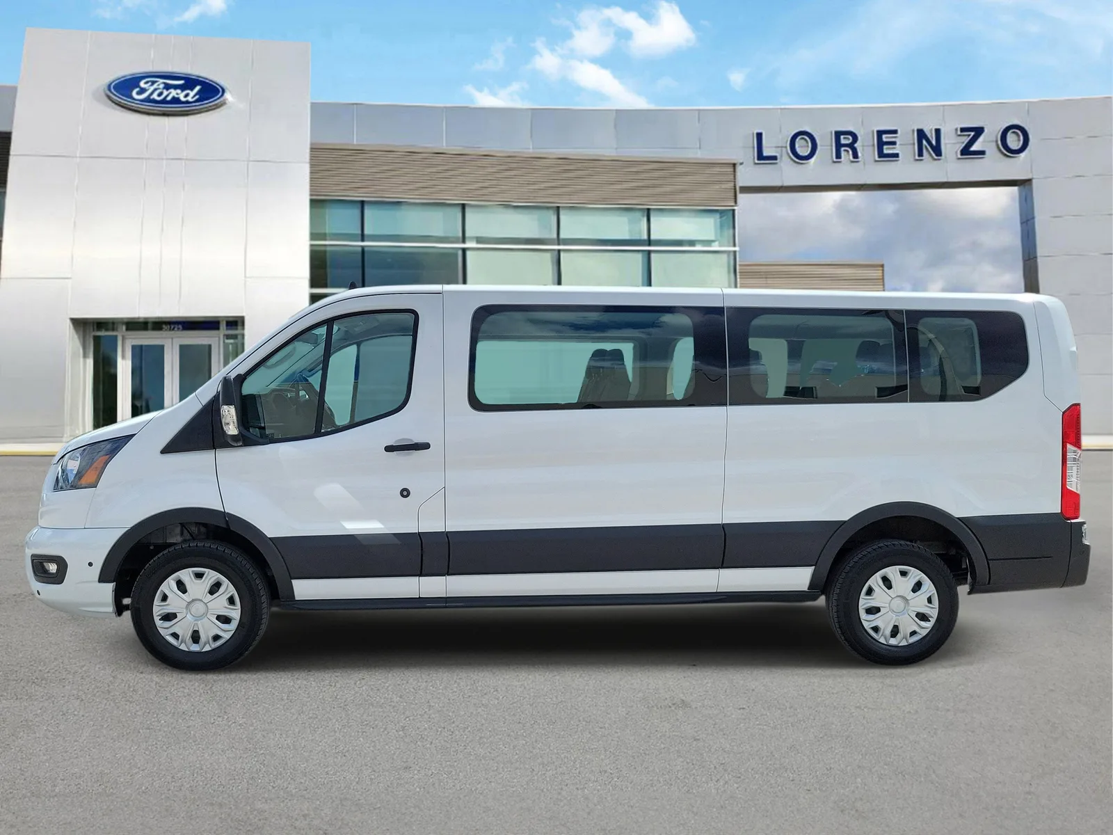 2025 Ford Transit Passenger Wagon XLT photo 8