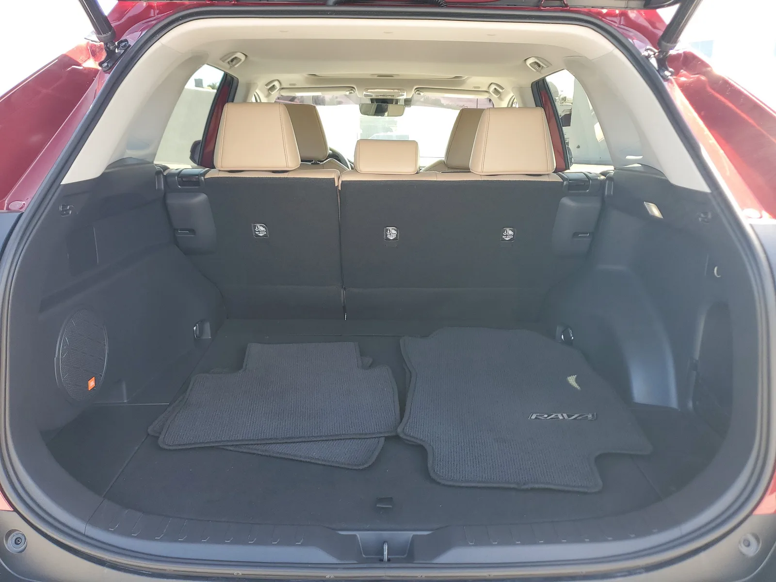 2023 Toyota RAV4 Limited photo 16
