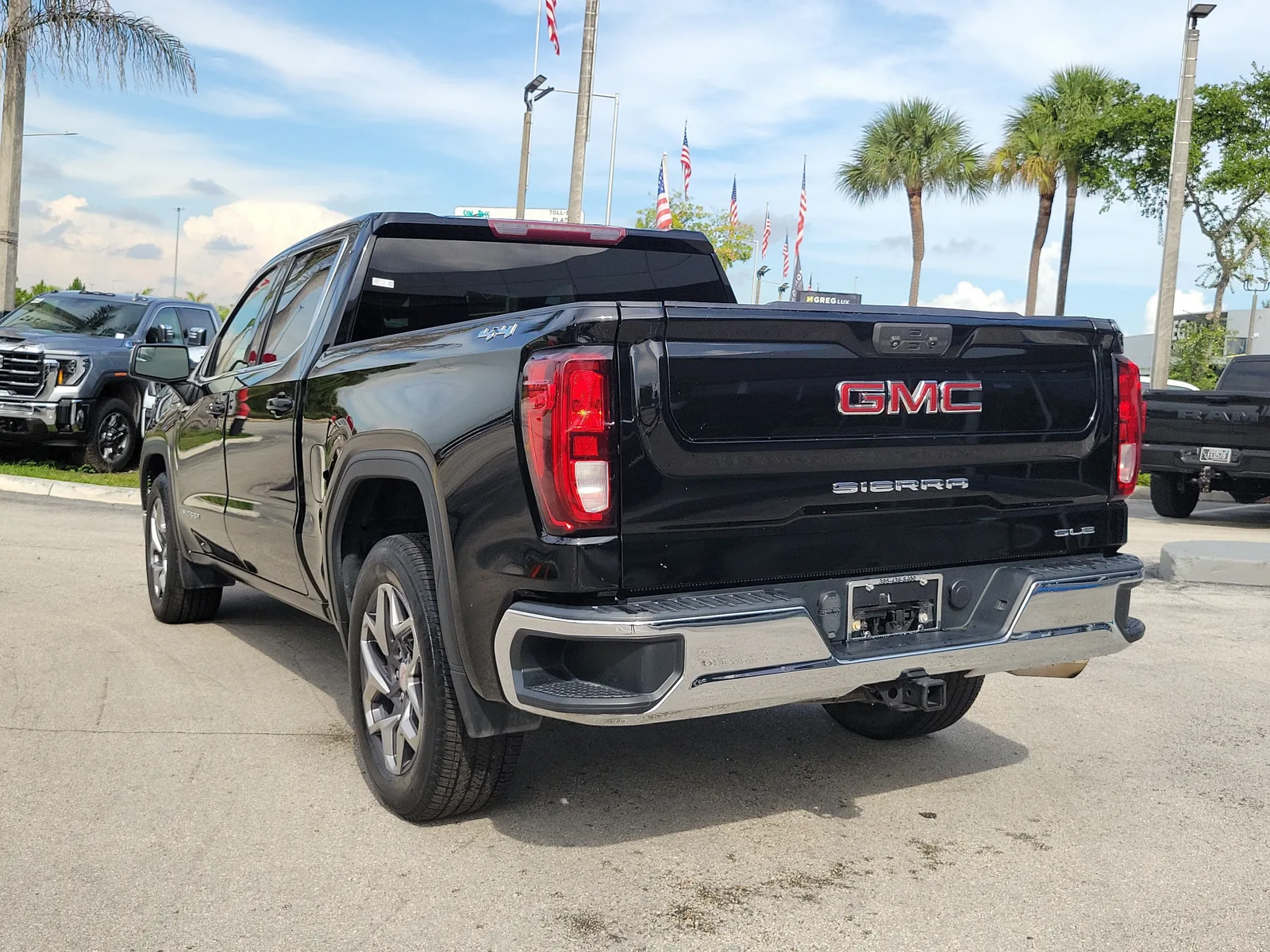 2022 GMC Sierra 1500 SLE photo 7