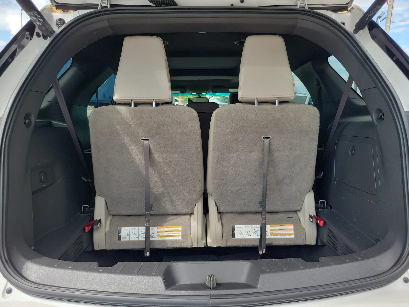 2013 Ford Explorer XLT photo 19