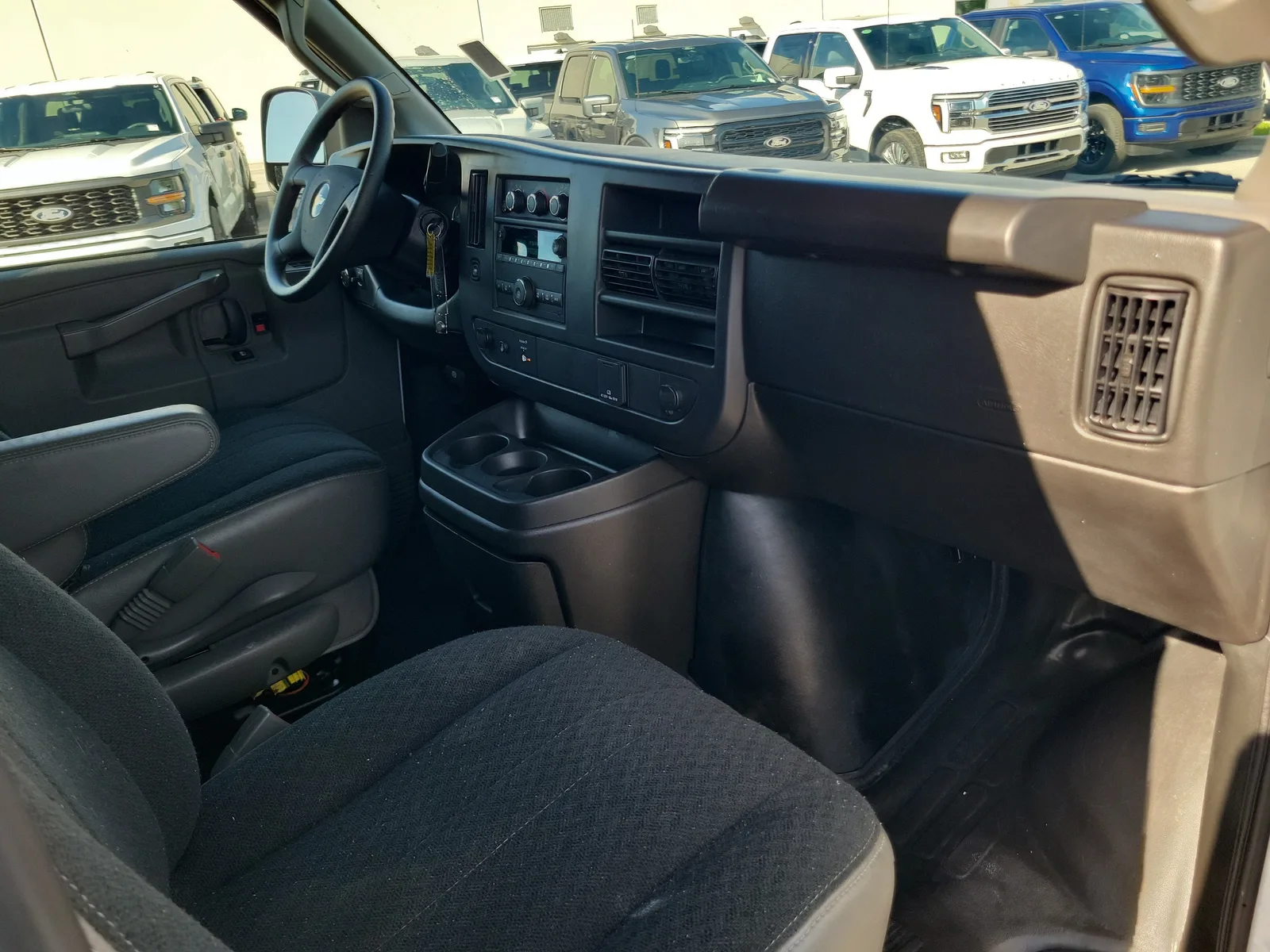 2025 Chevrolet Express Cargo Van Work Van photo 17