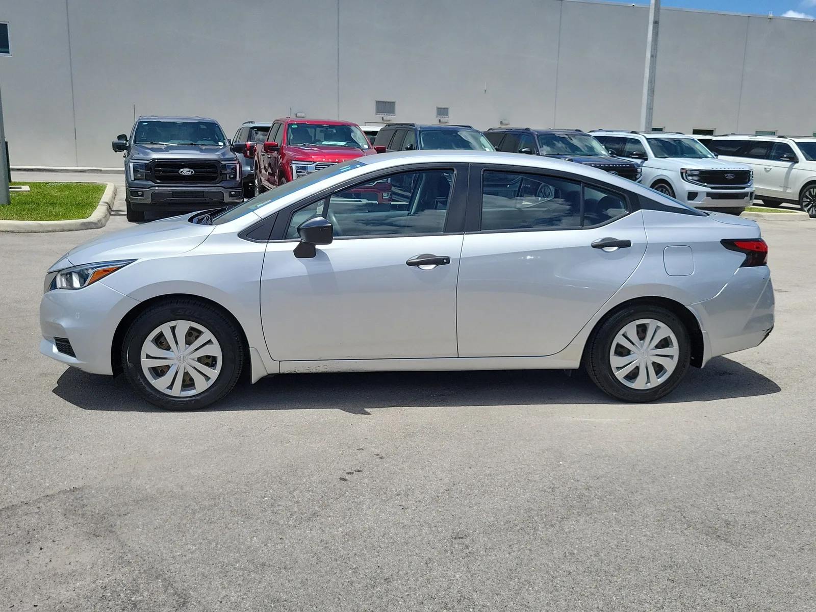2021 Nissan Versa S photo 7
