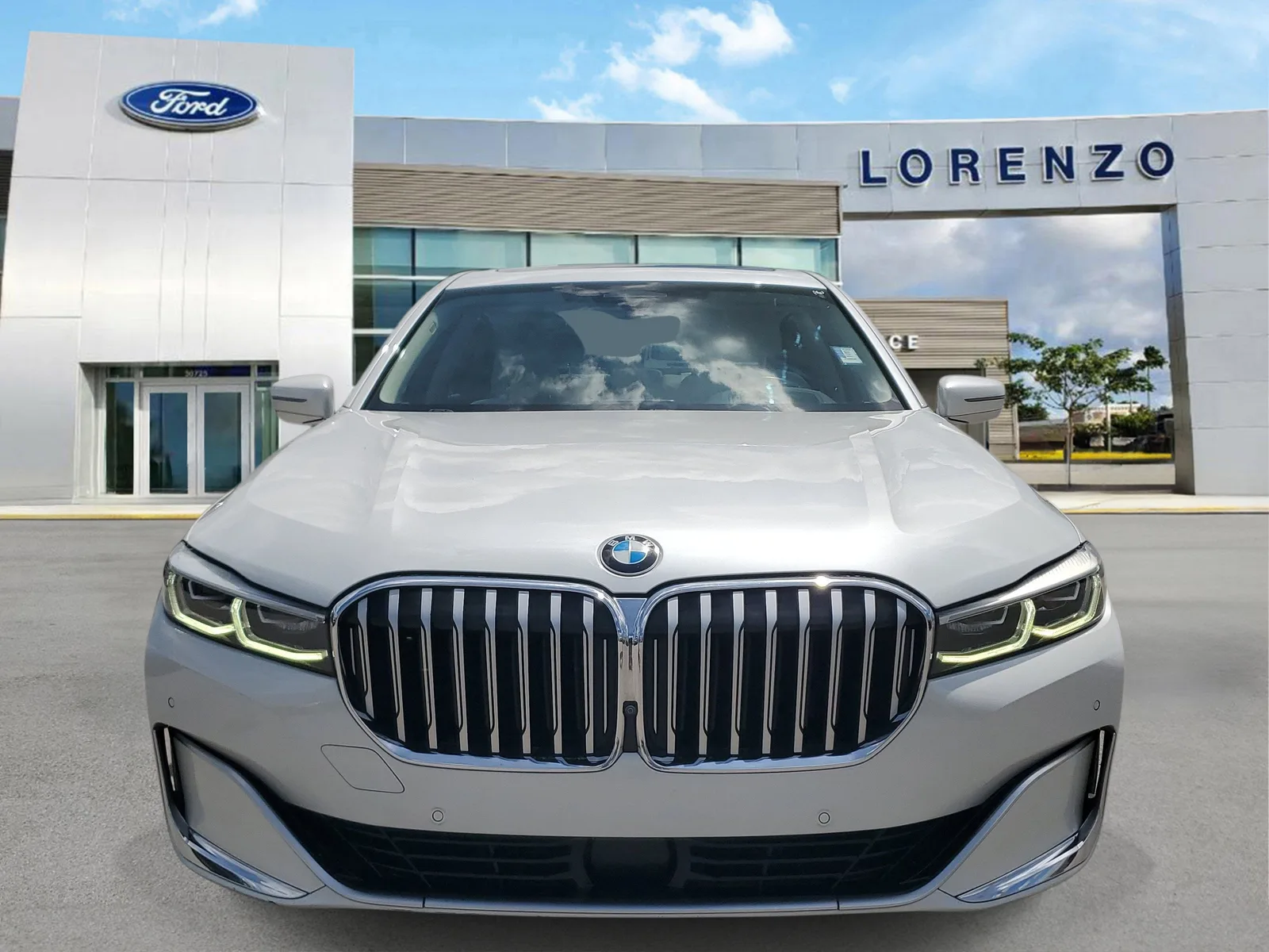 2022 BMW 7 Series 740i photo 2