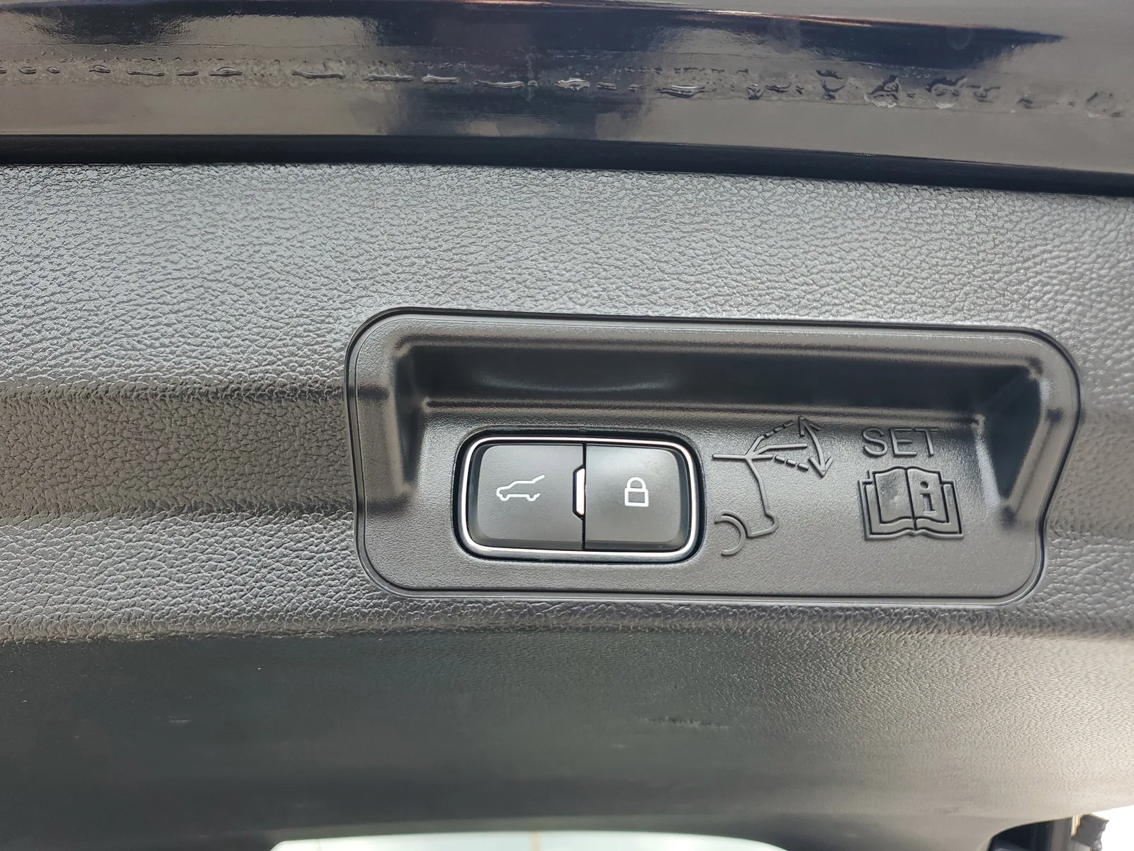 2023 Ford Explorer XLT photo 16