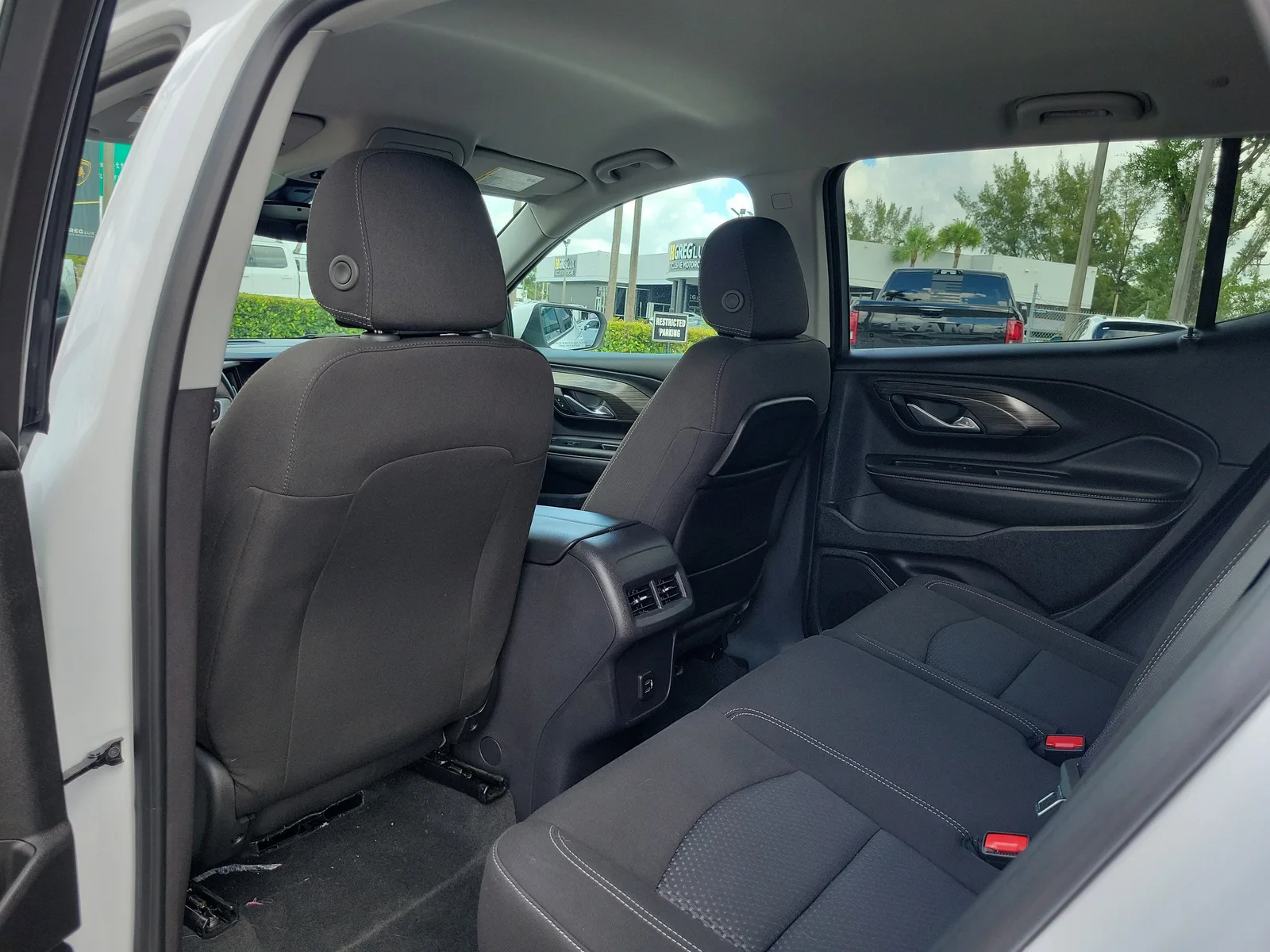 2024 GMC Terrain SLE photo 15