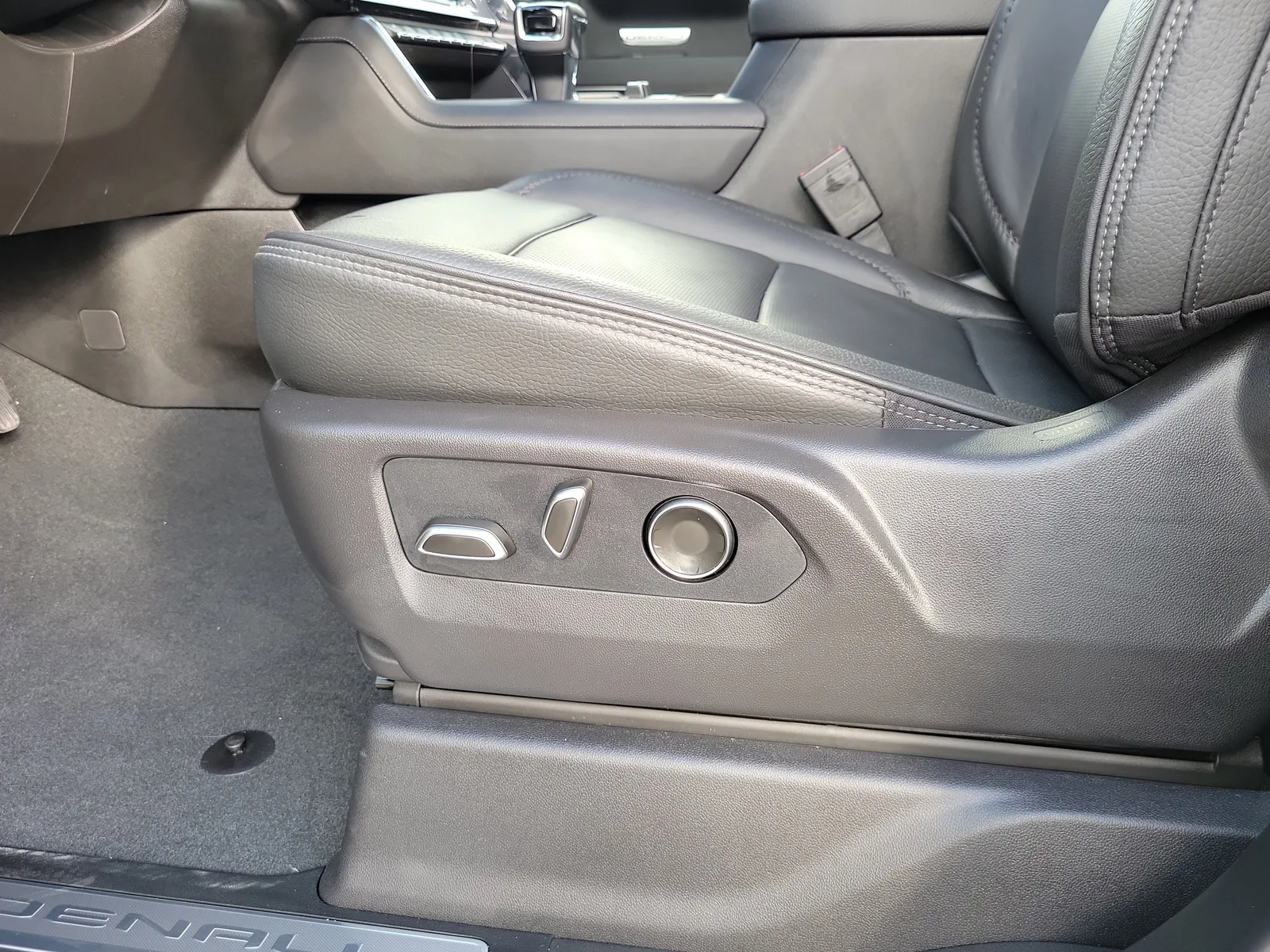 2026 GMC Sierra 1500 Denali photo 13