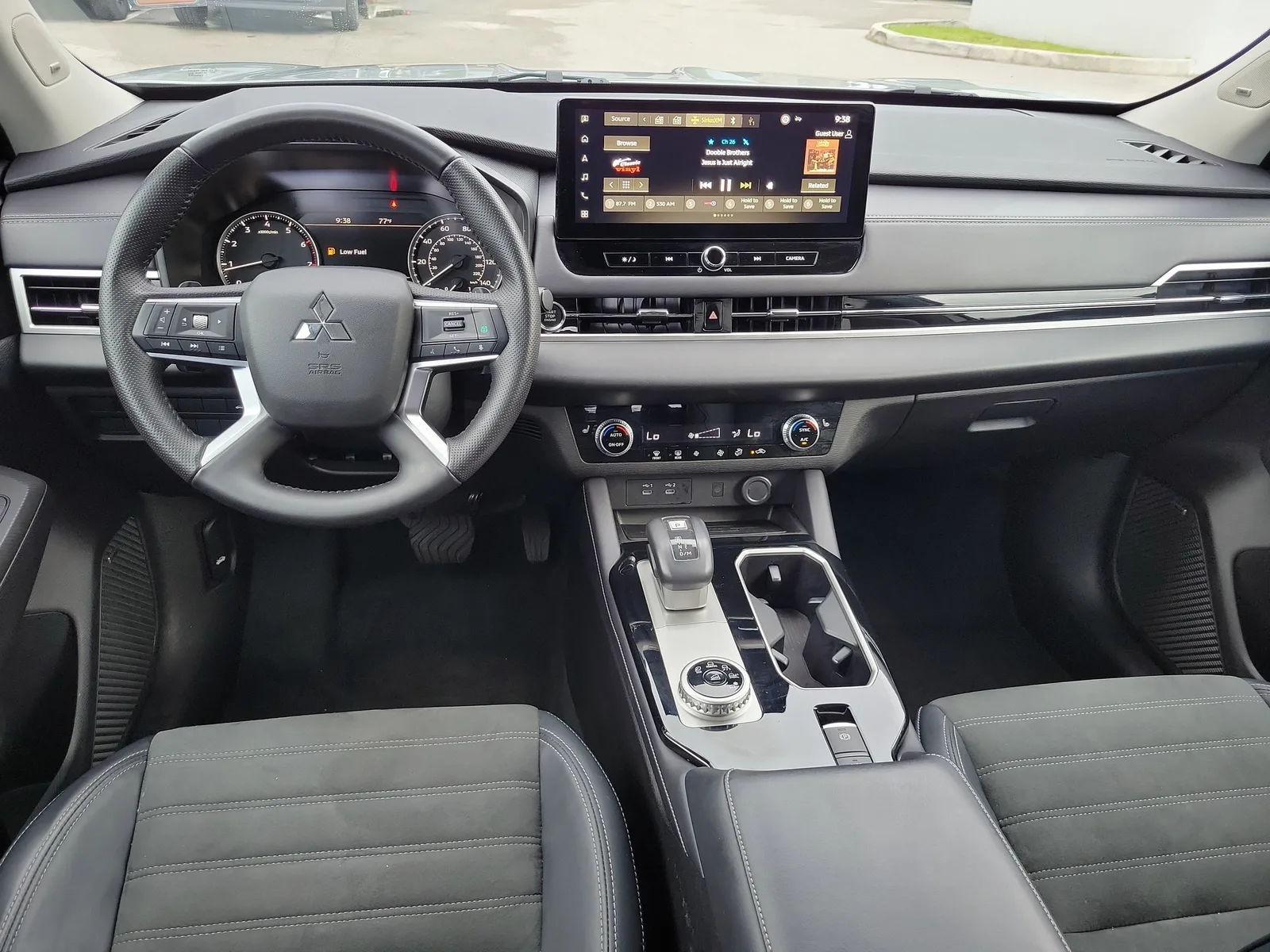 2025 Mitsubishi Outlander SE photo 17