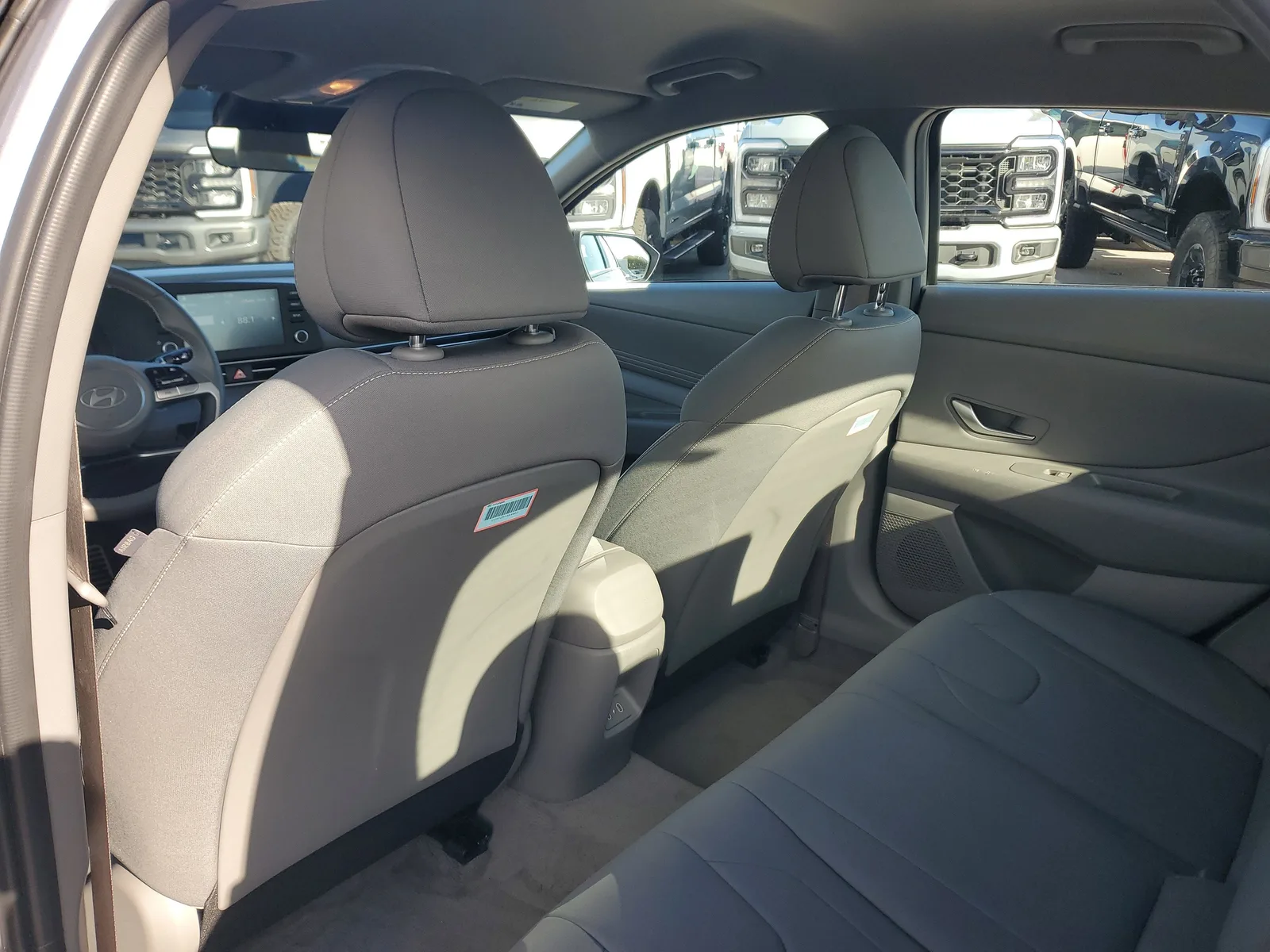 2025 Hyundai Elantra SEL Sport photo 13