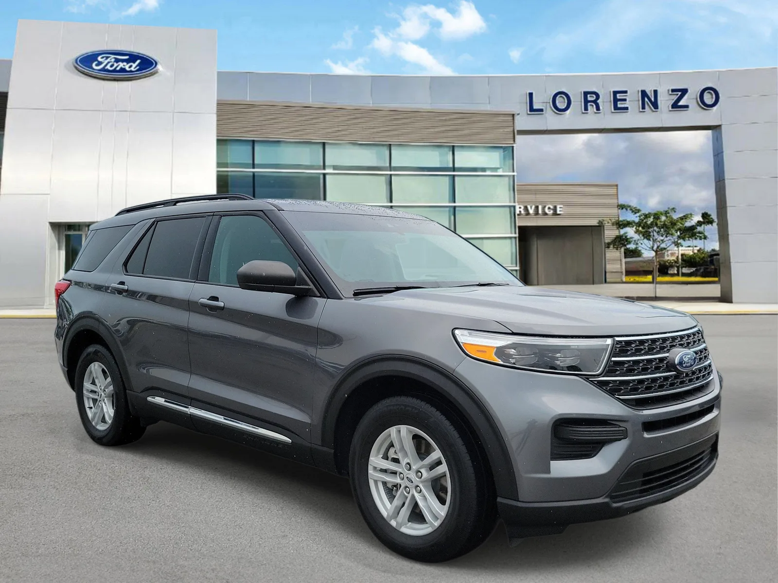 2024 Ford Explorer XLT photo 3