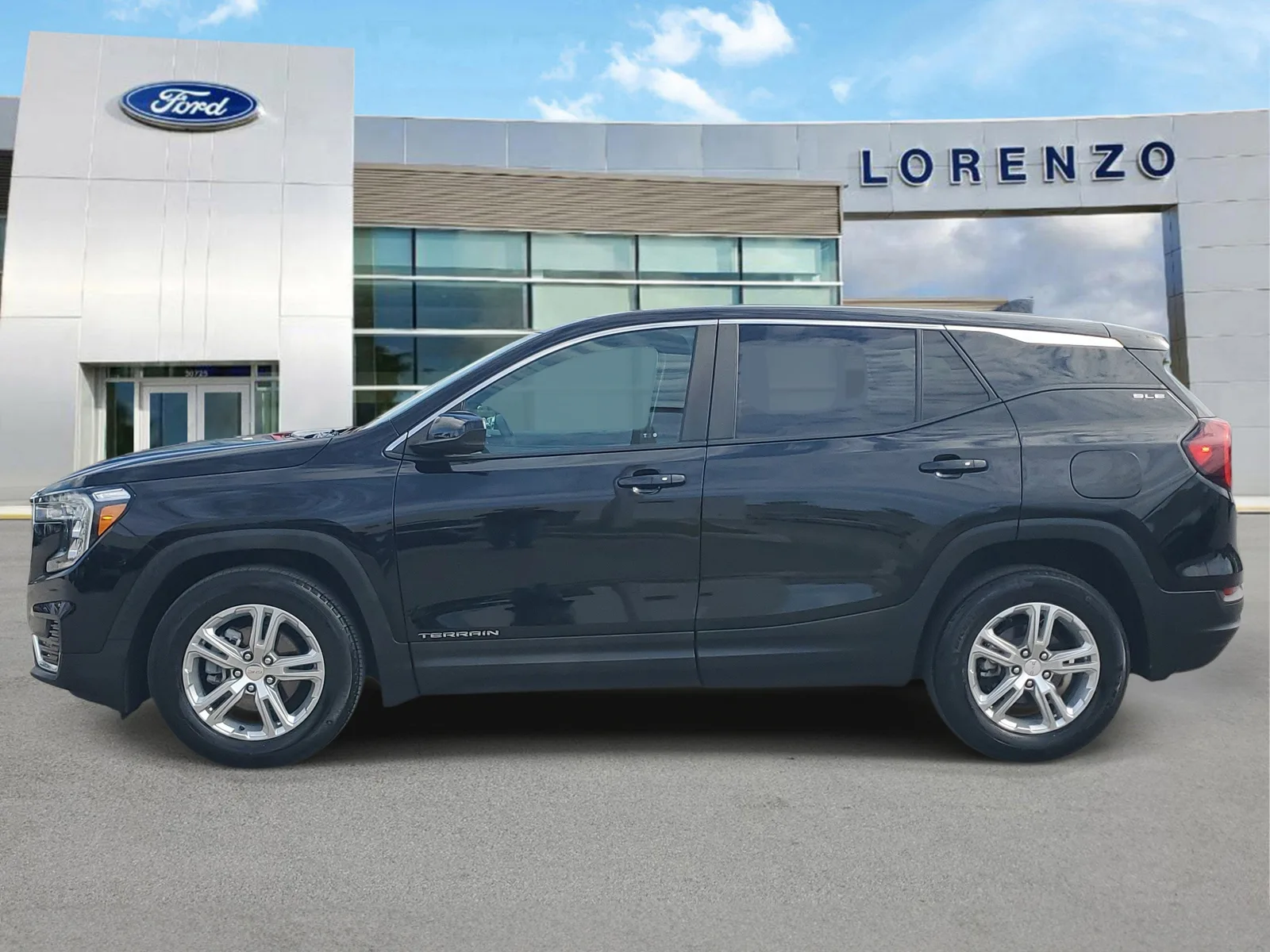 2024 GMC Terrain SLE photo 8