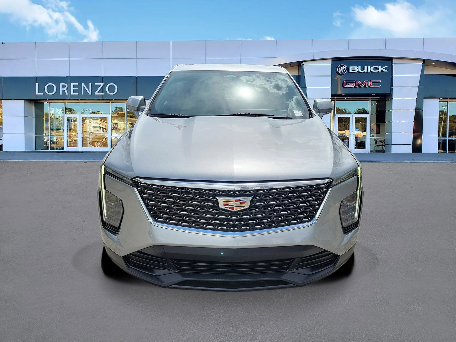 2024 Cadillac XT4 Luxury photo 2
