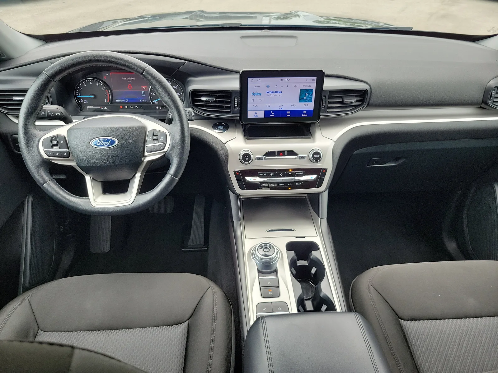 2024 Ford Explorer XLT photo 17