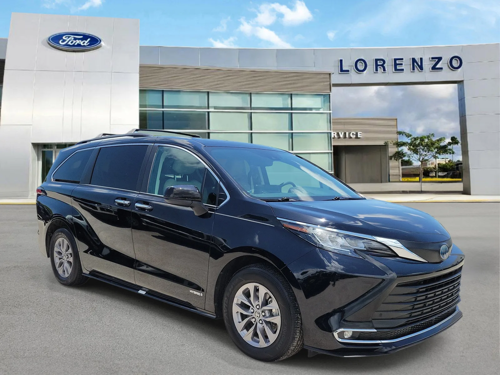 2021 Toyota Sienna XLE photo 3