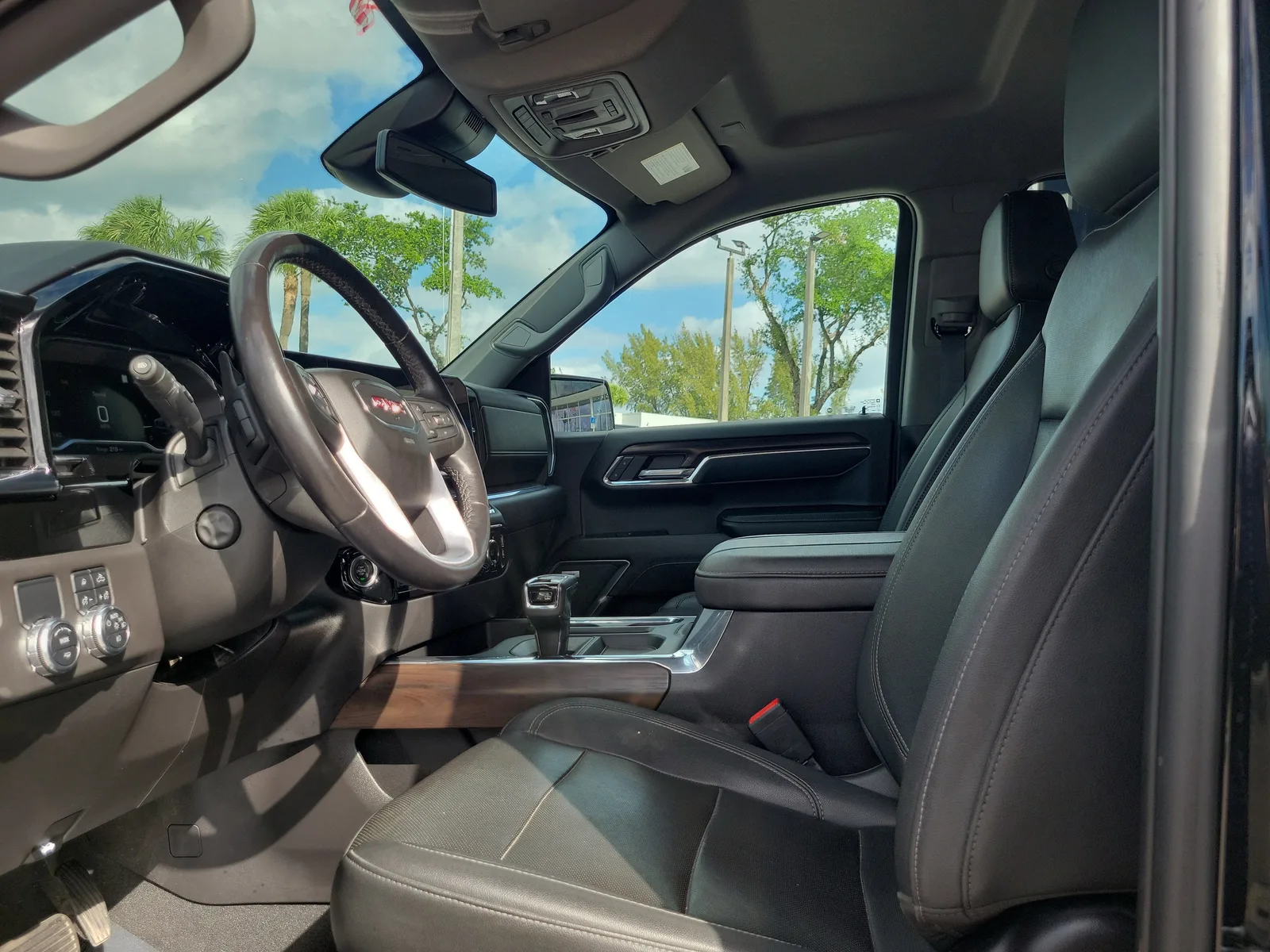 2023 GMC Sierra 1500 SLT photo 12