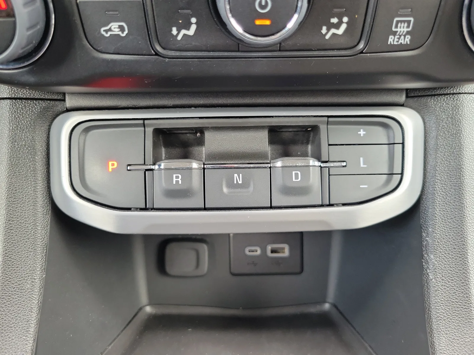 2023 GMC Acadia SLE photo 21