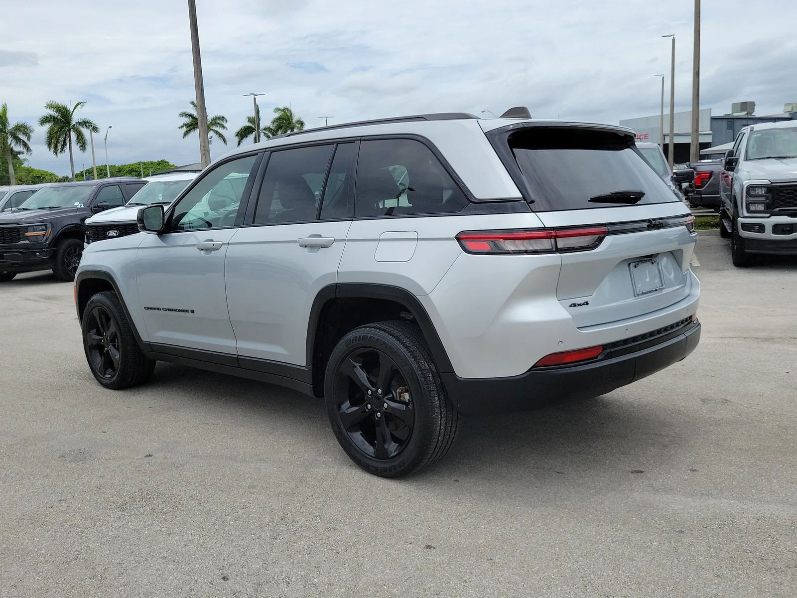 2023 Jeep Grand Cherokee Altitude X 4WD photo 7