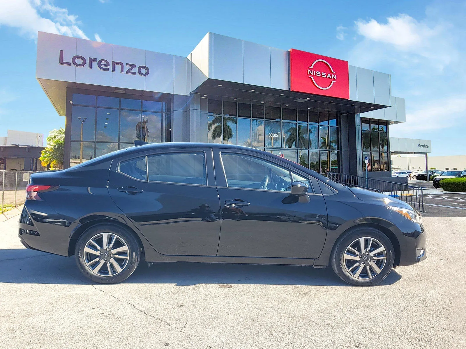 2025 Nissan Versa SV photo 4