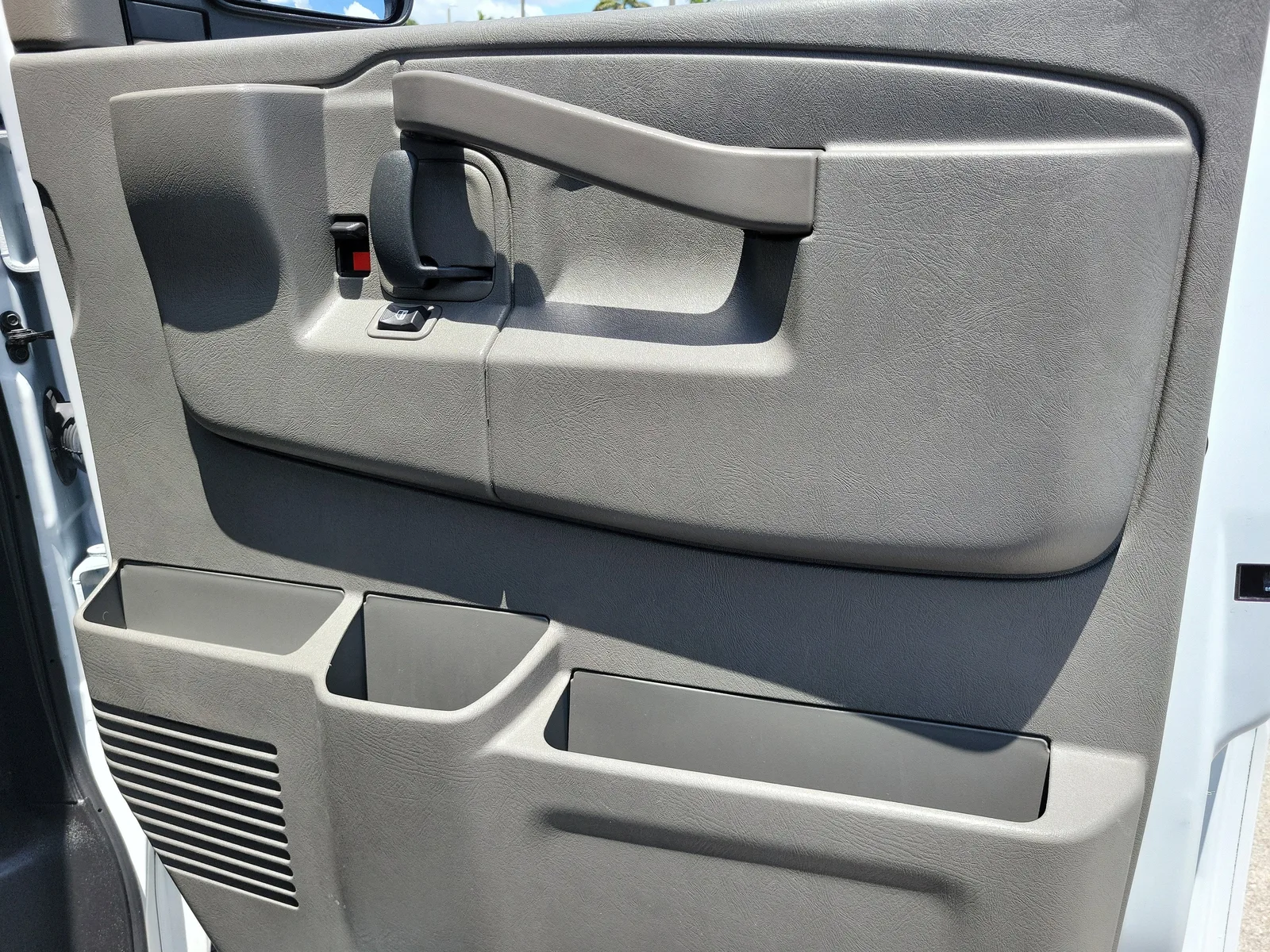 2025 Chevrolet Express Passenger LT photo 19