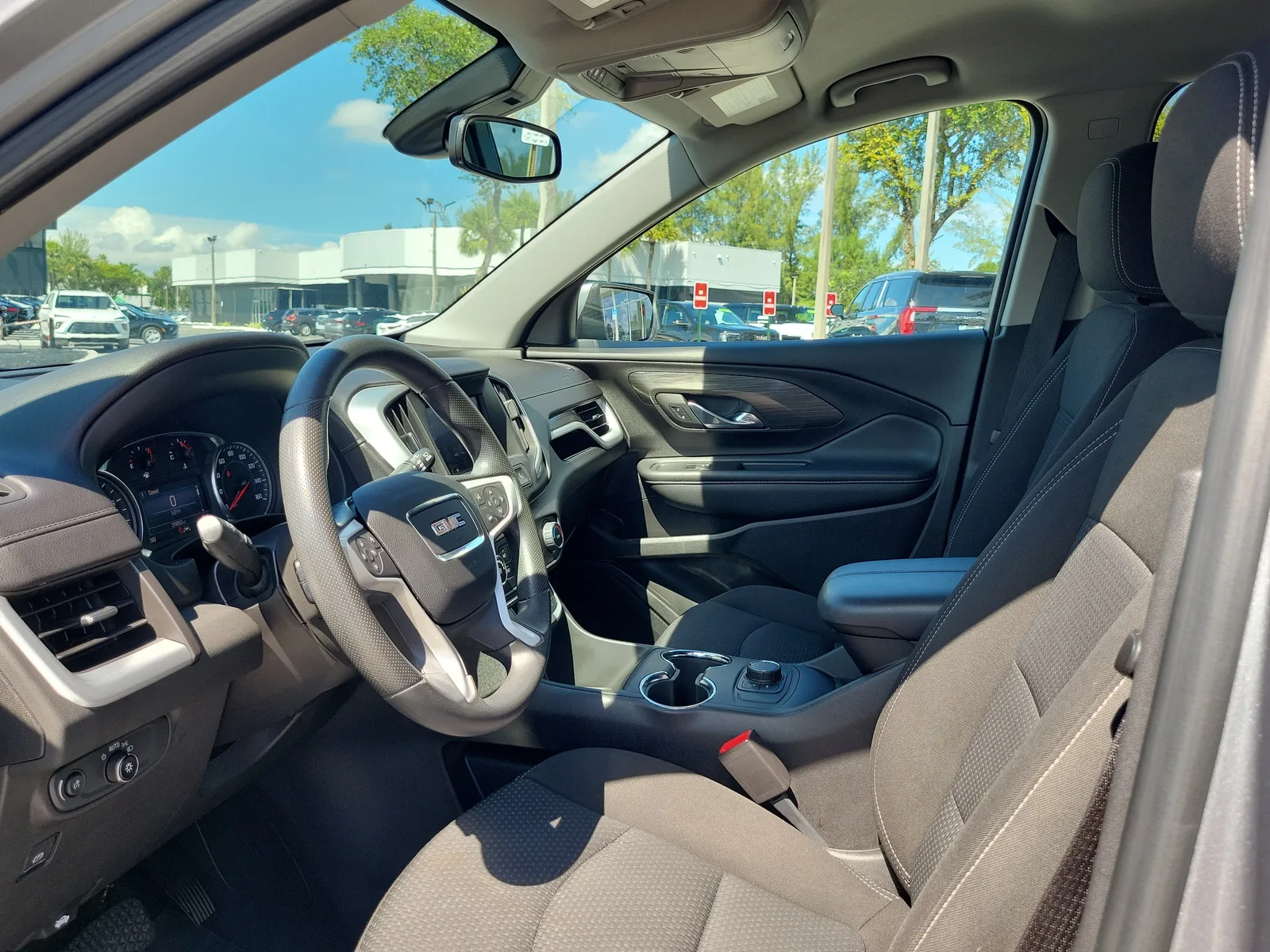 2024 GMC Terrain SLE photo 11