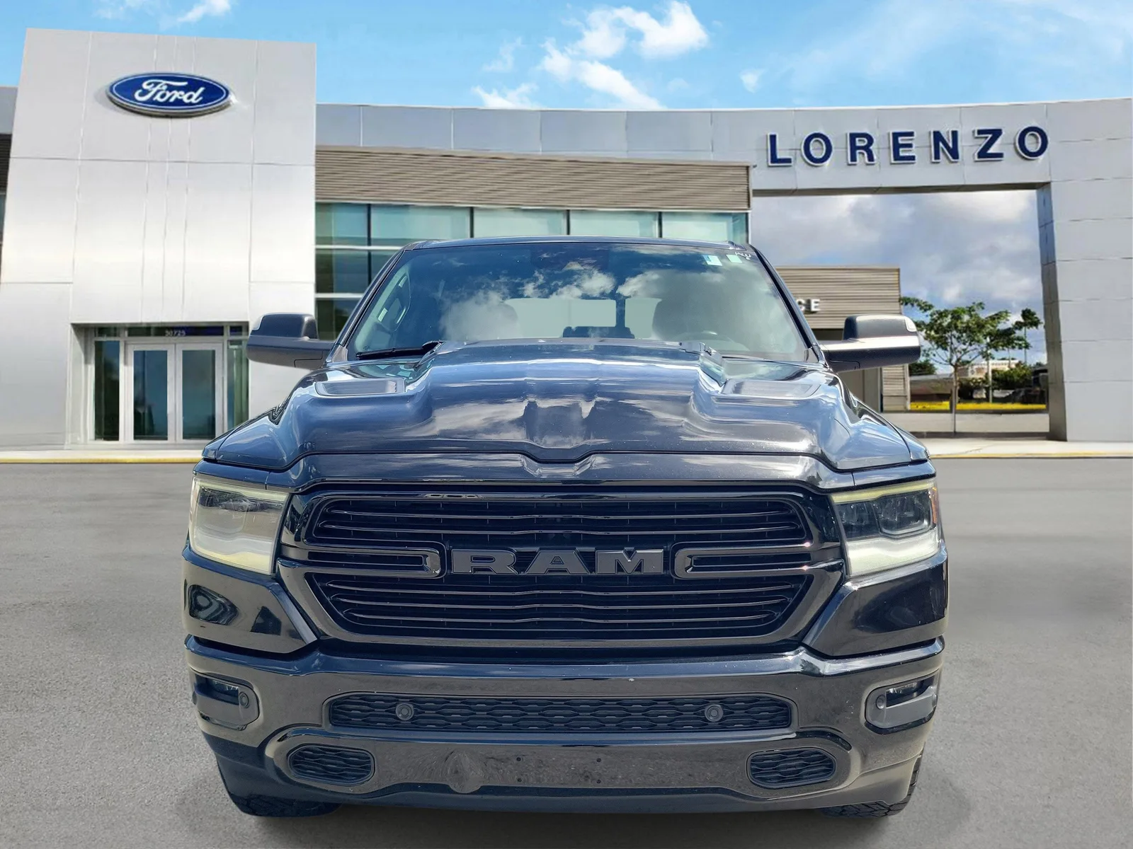 2019 RAM 1500 Laramie 4WD photo 2