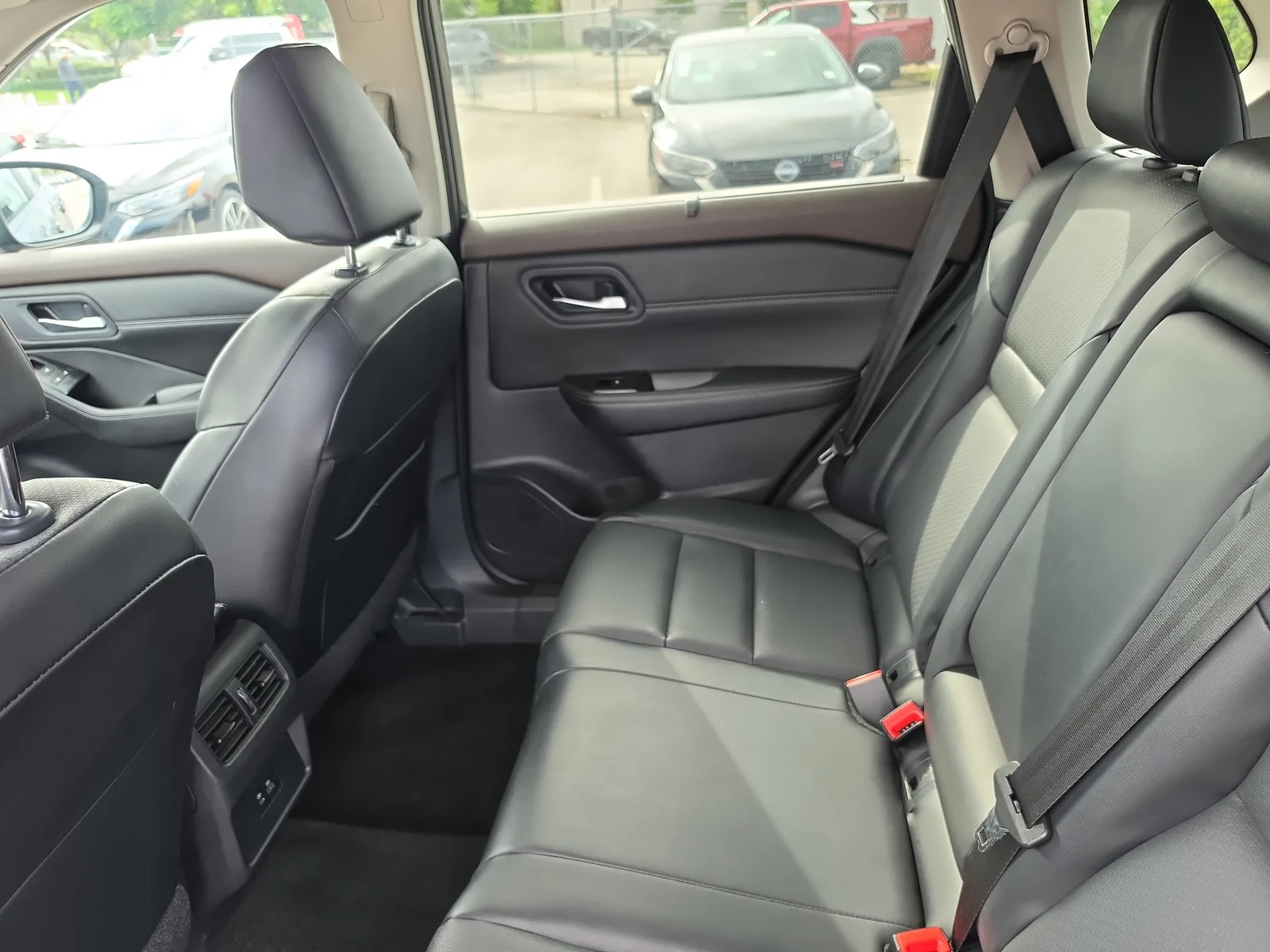 2023 Nissan Rogue SV photo 12