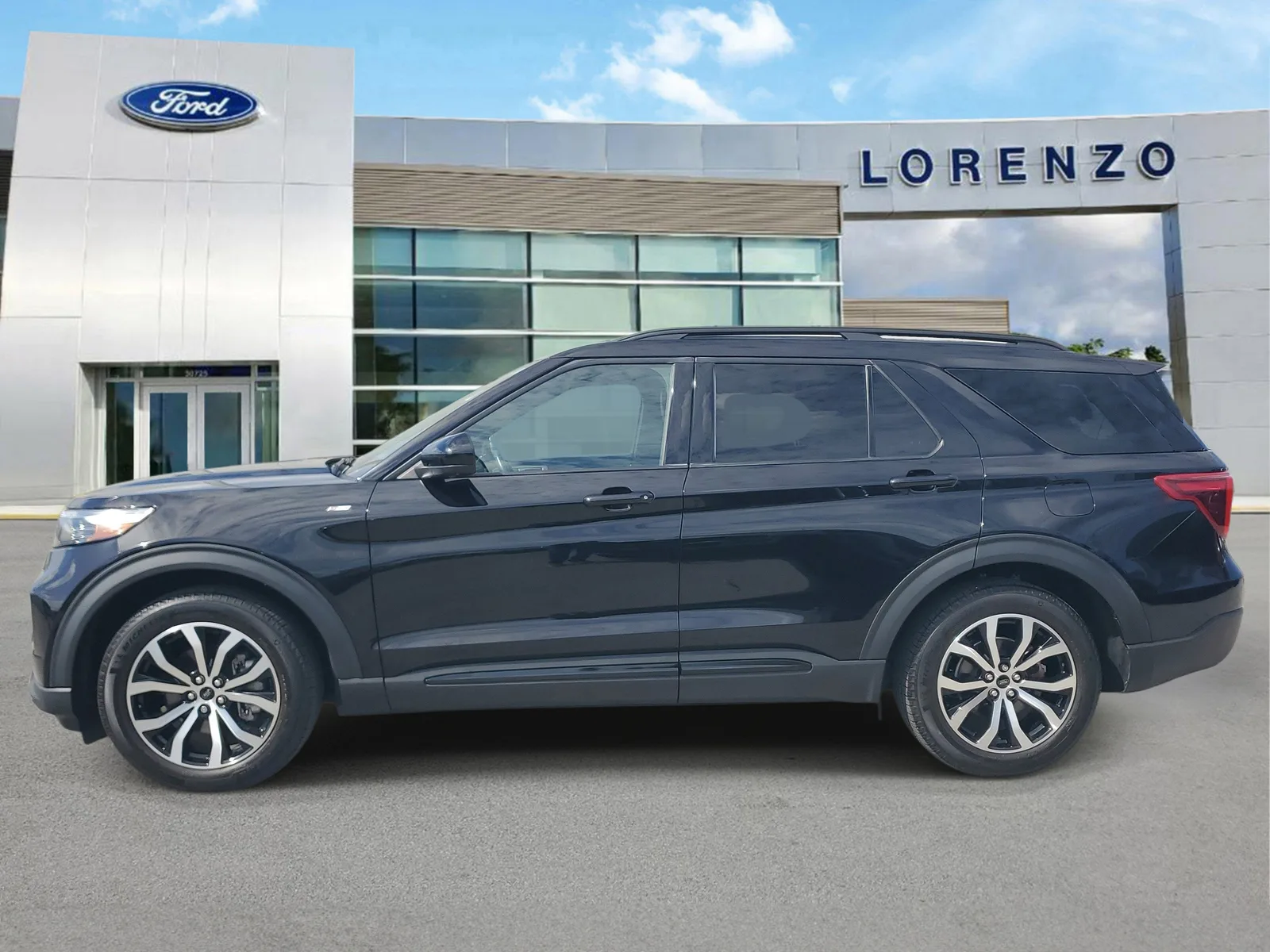 2023 Ford Explorer ST-Line photo 8