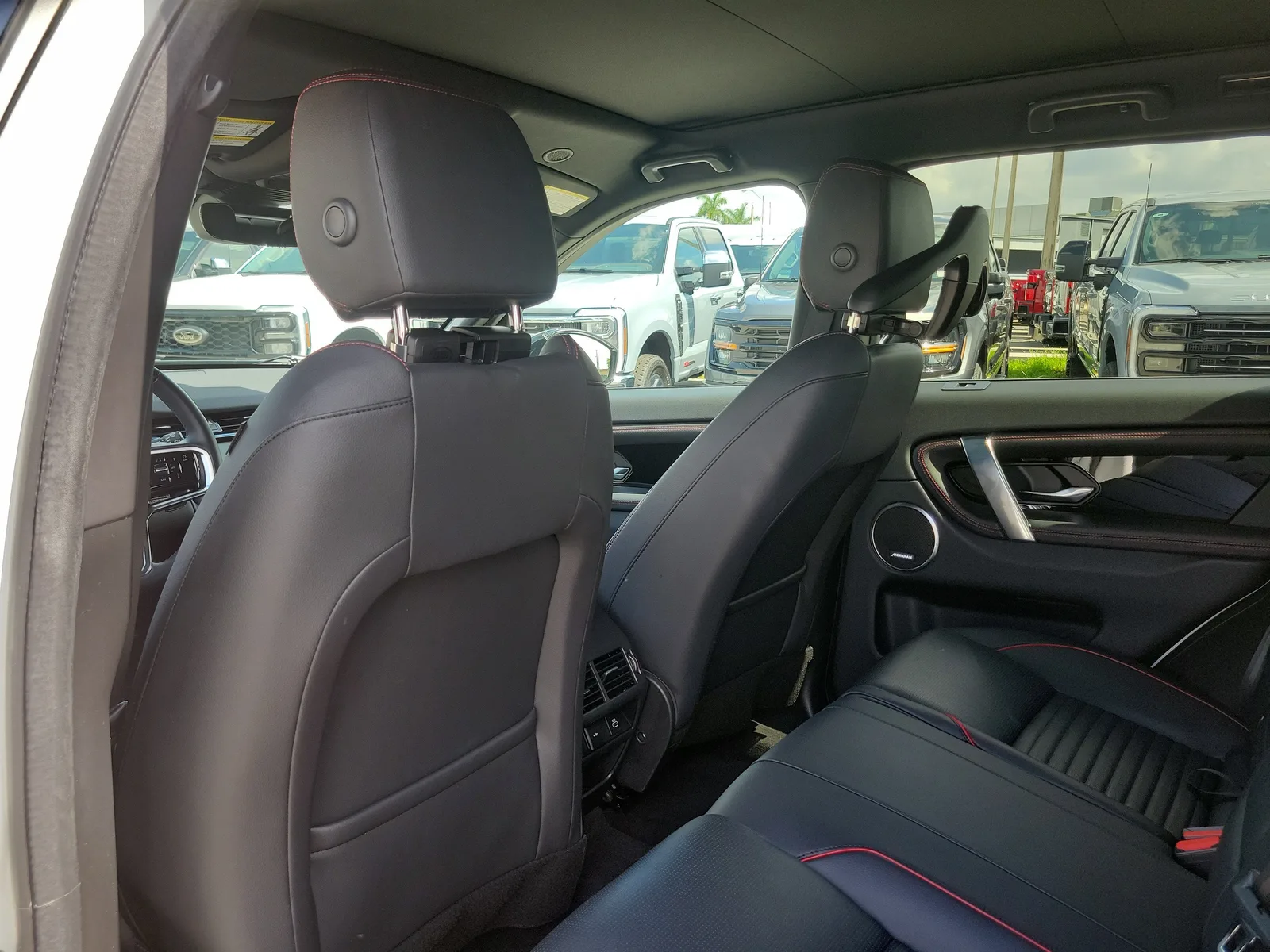 2023 Land Rover Discovery Sport S R-Dynamic photo 15