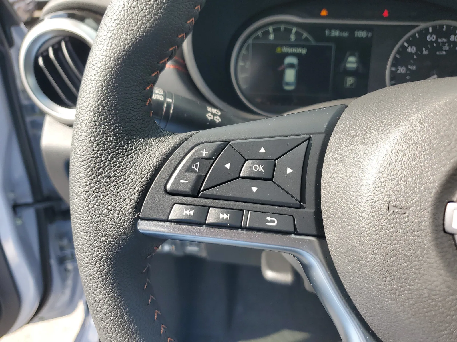 2025 Nissan Versa SR photo 17