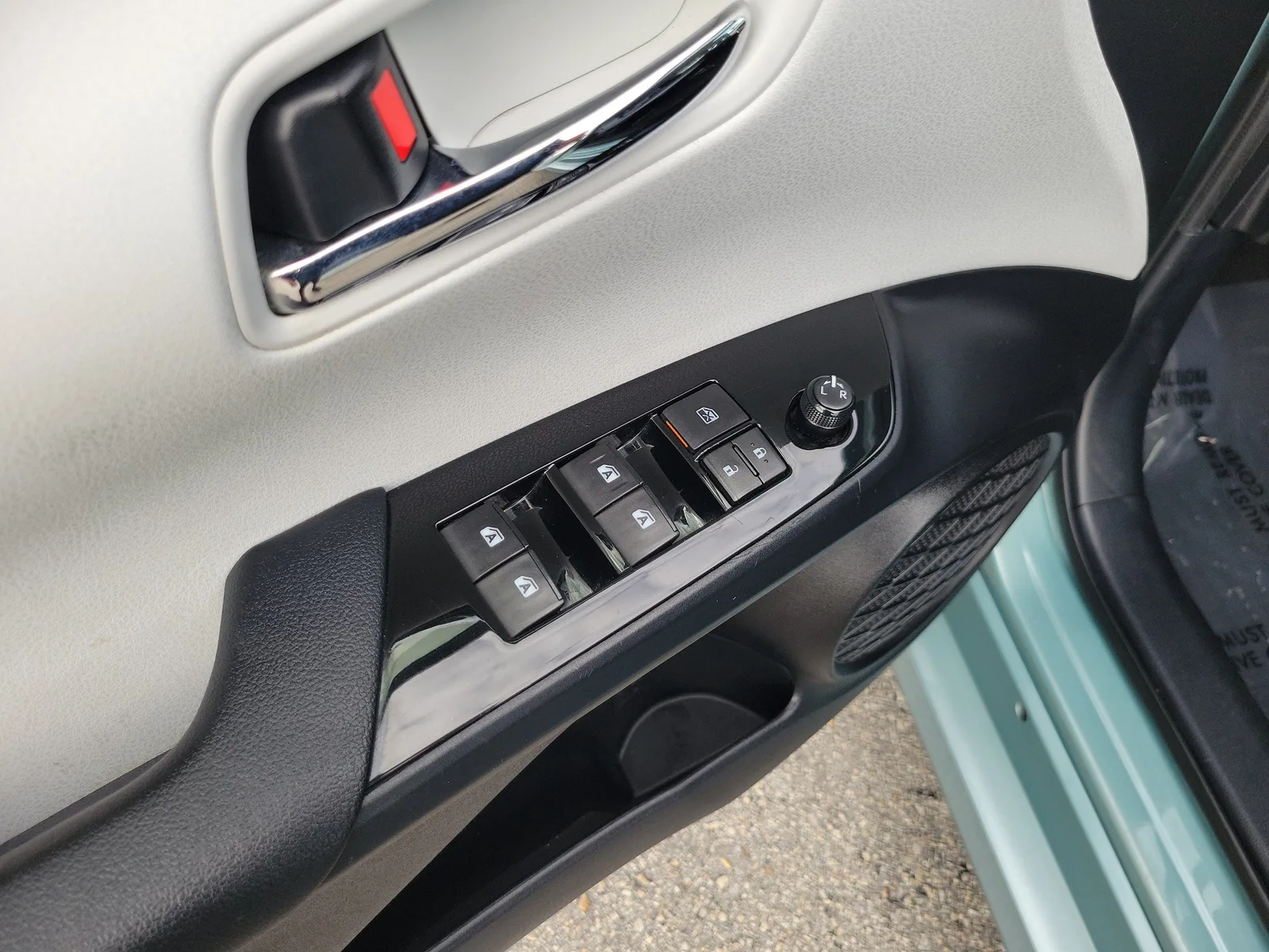 2016 Toyota Prius Two photo 23