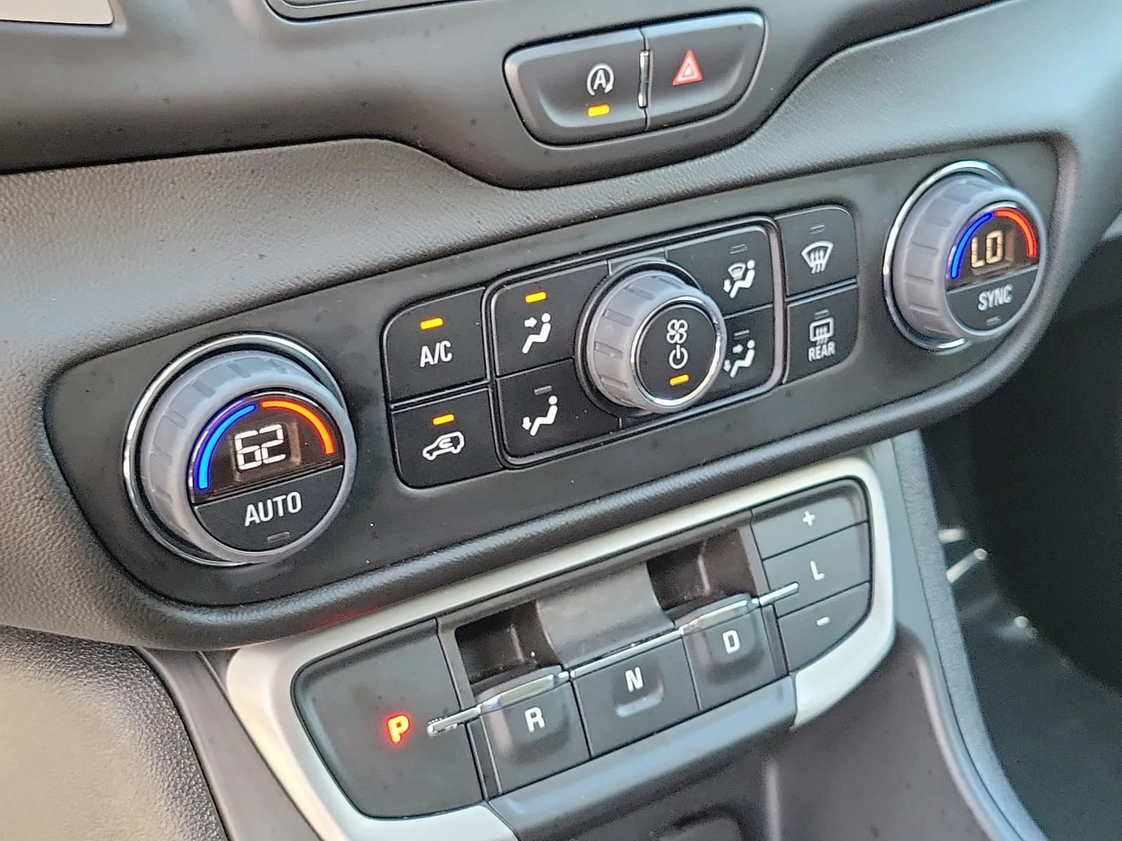 2023 GMC Terrain SLE photo 18