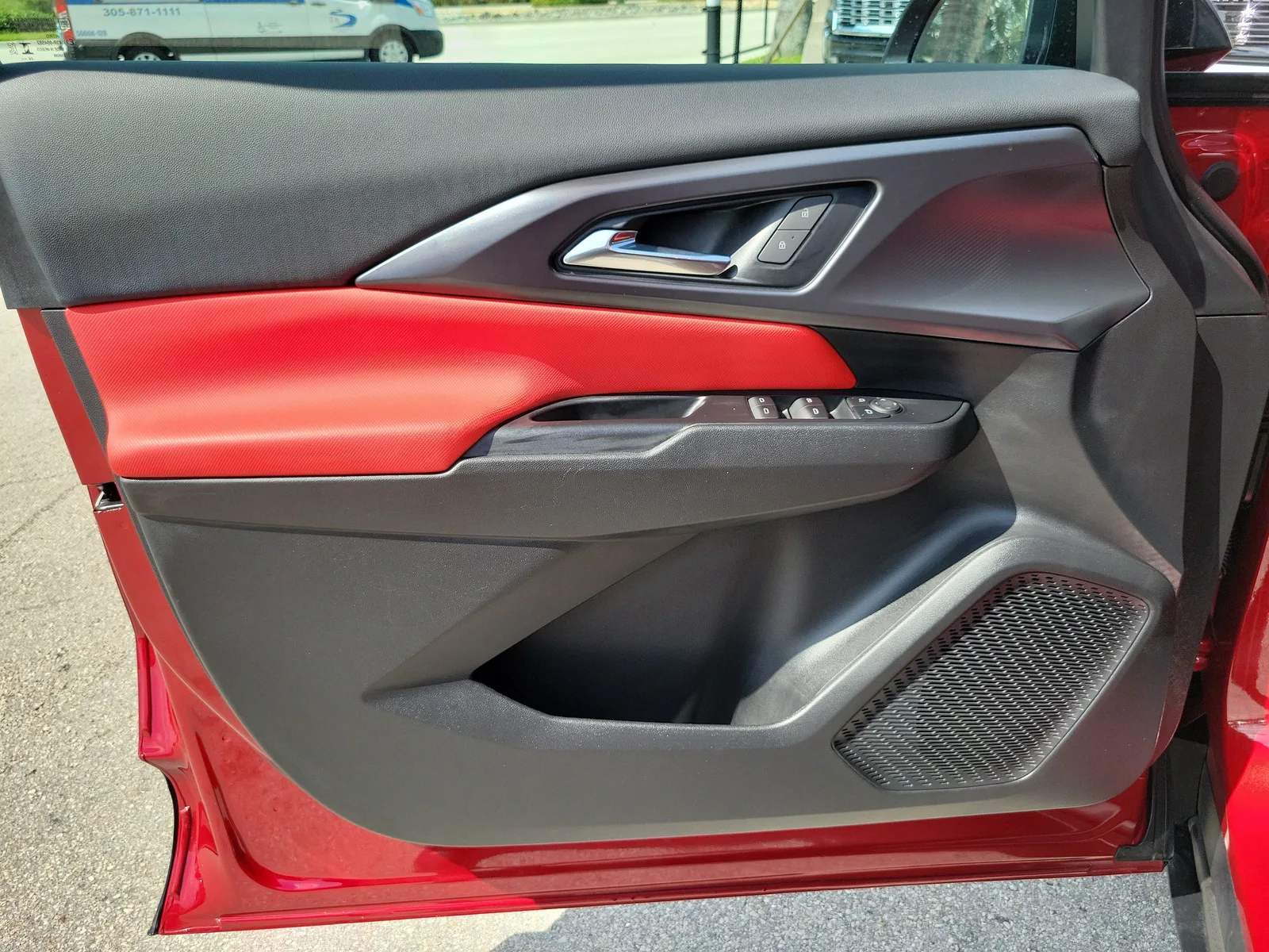 2025 Chevrolet Equinox EV RS photo 25
