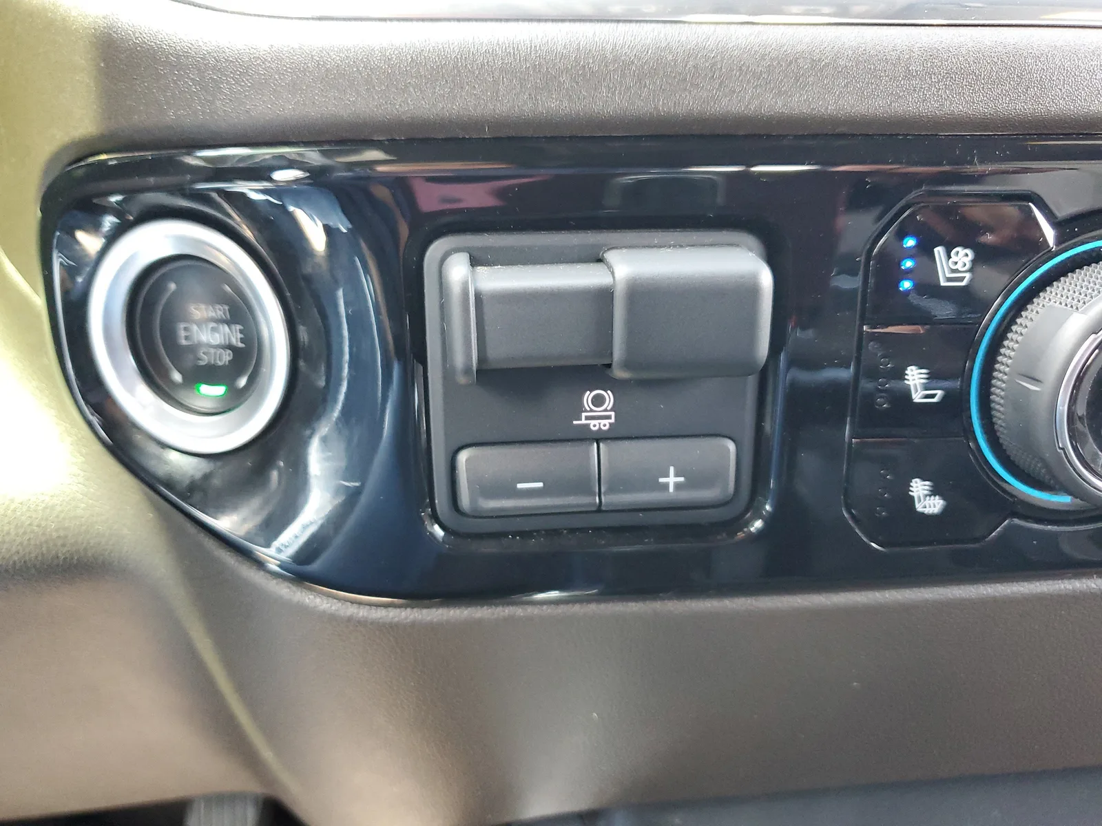 2024 Chevrolet Silverado 1500 LTZ photo 21