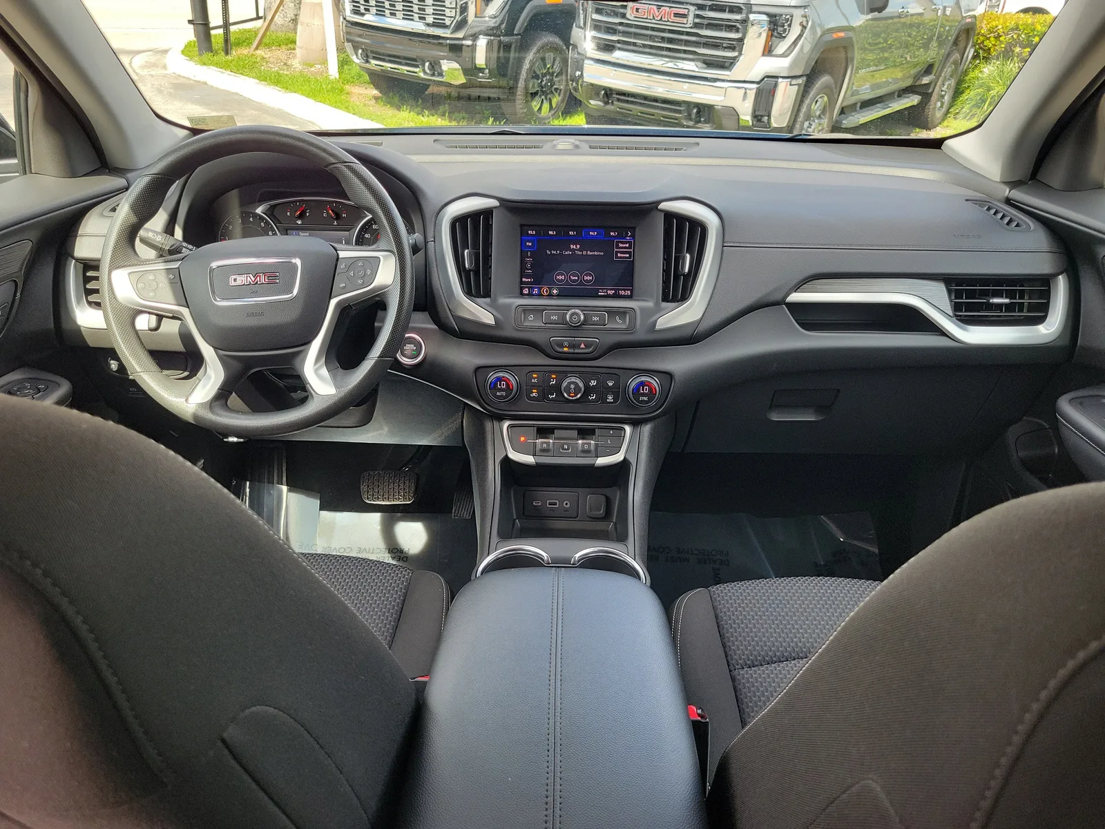 2023 GMC Terrain SLE photo 18