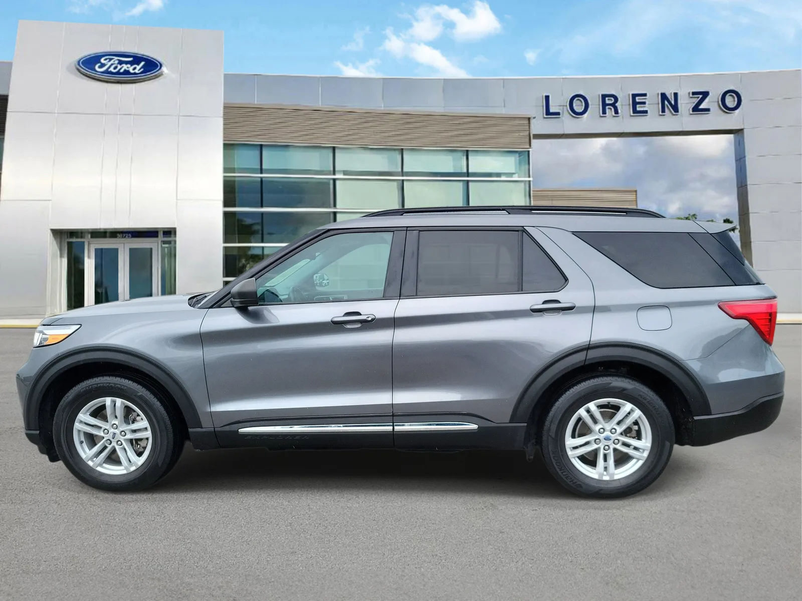 2024 Ford Explorer XLT photo 8